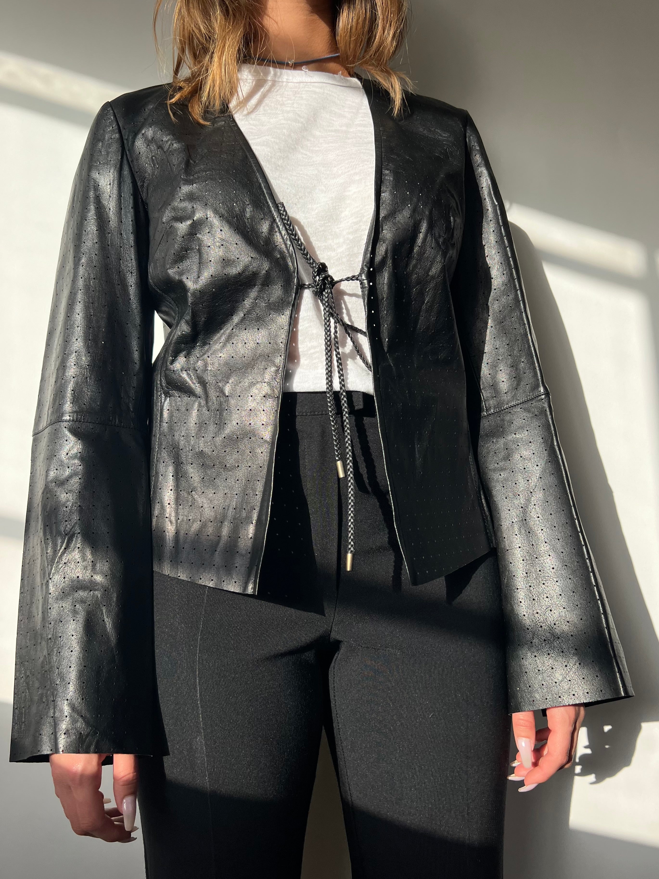 עליונית עור שחורה (M)