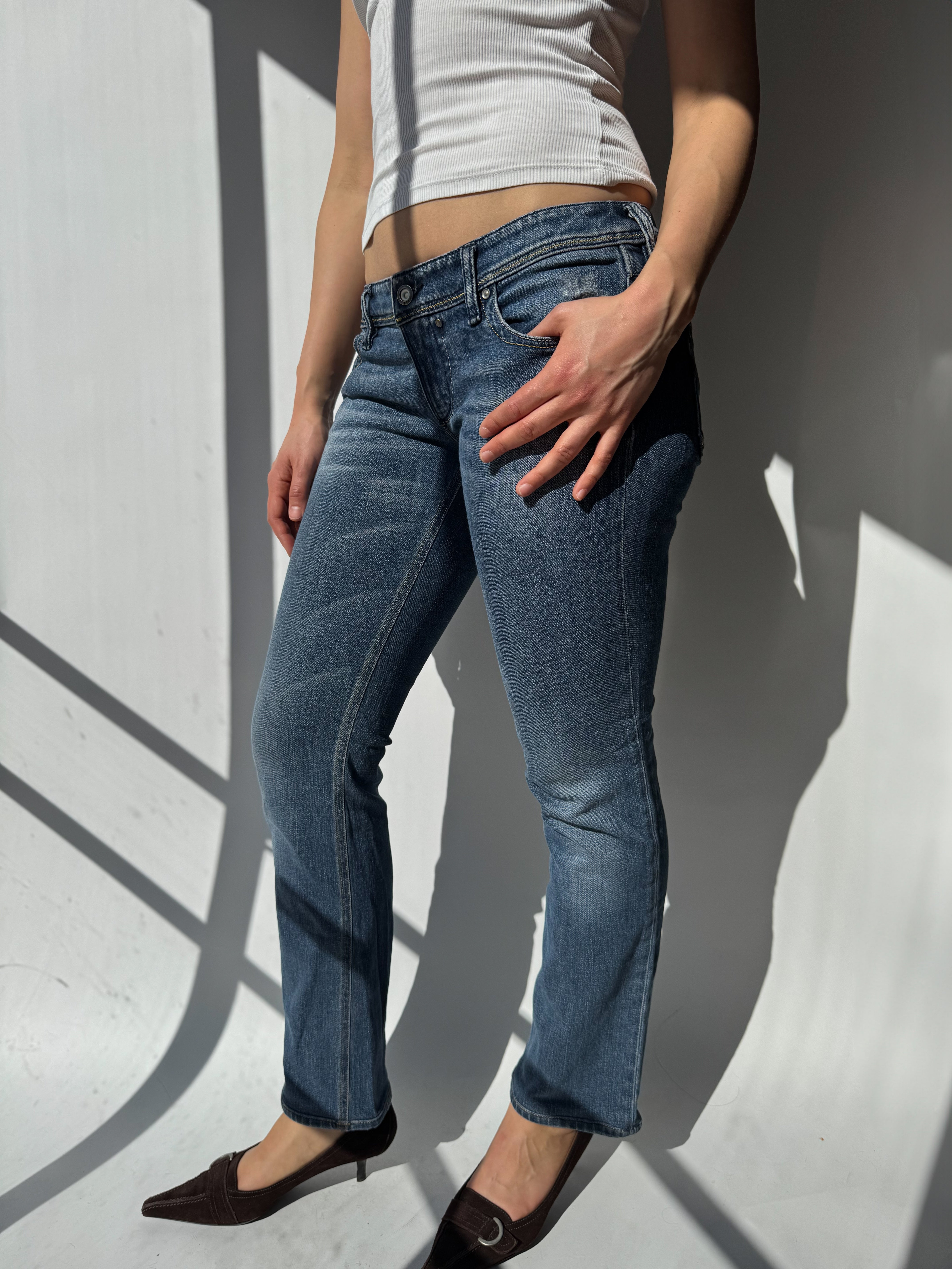 ג׳ינס בגזרה נמוכה וצמודה Diesel (38)