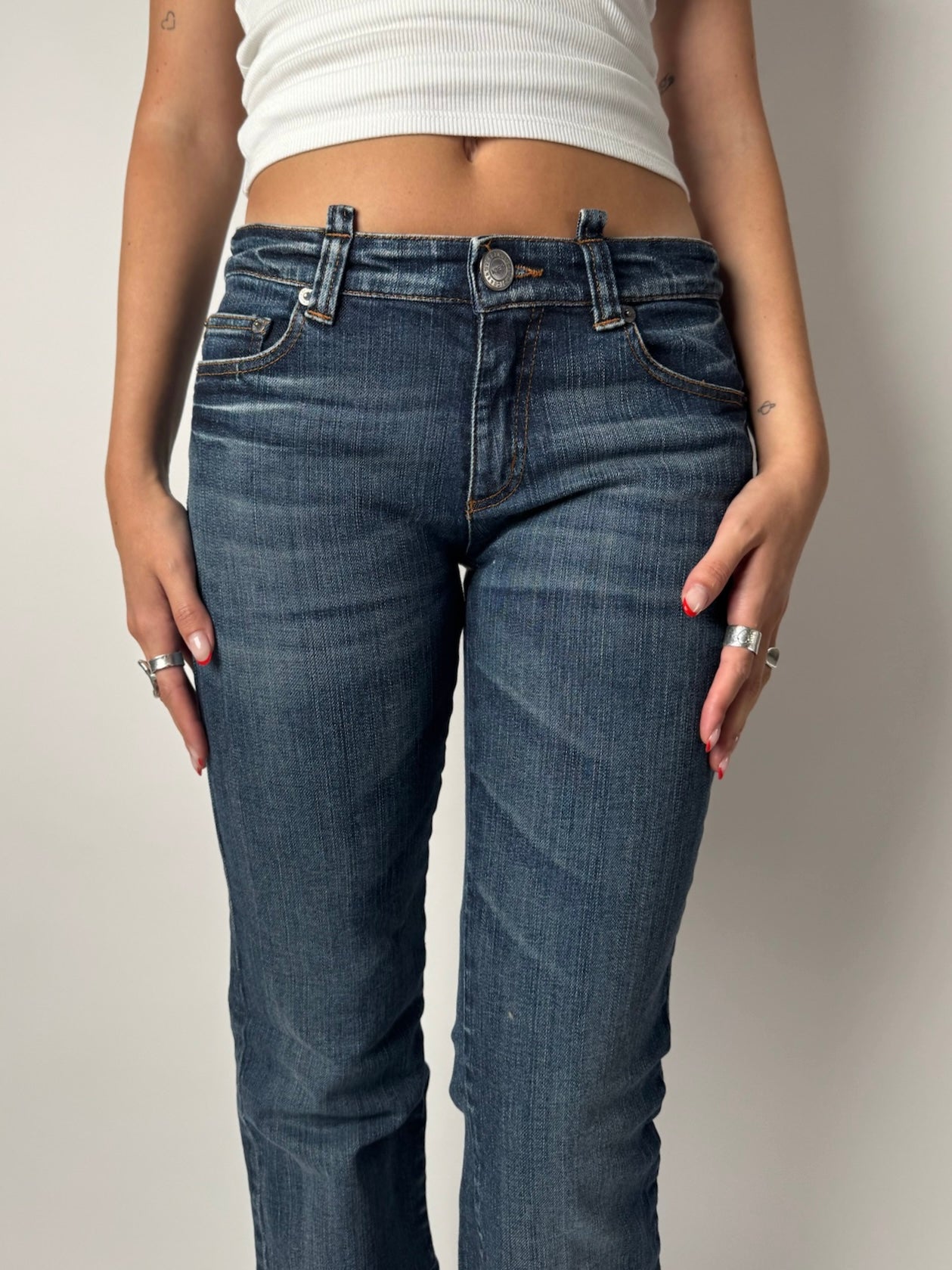 ג׳ינס כהה בגזרה נמוכה (34)