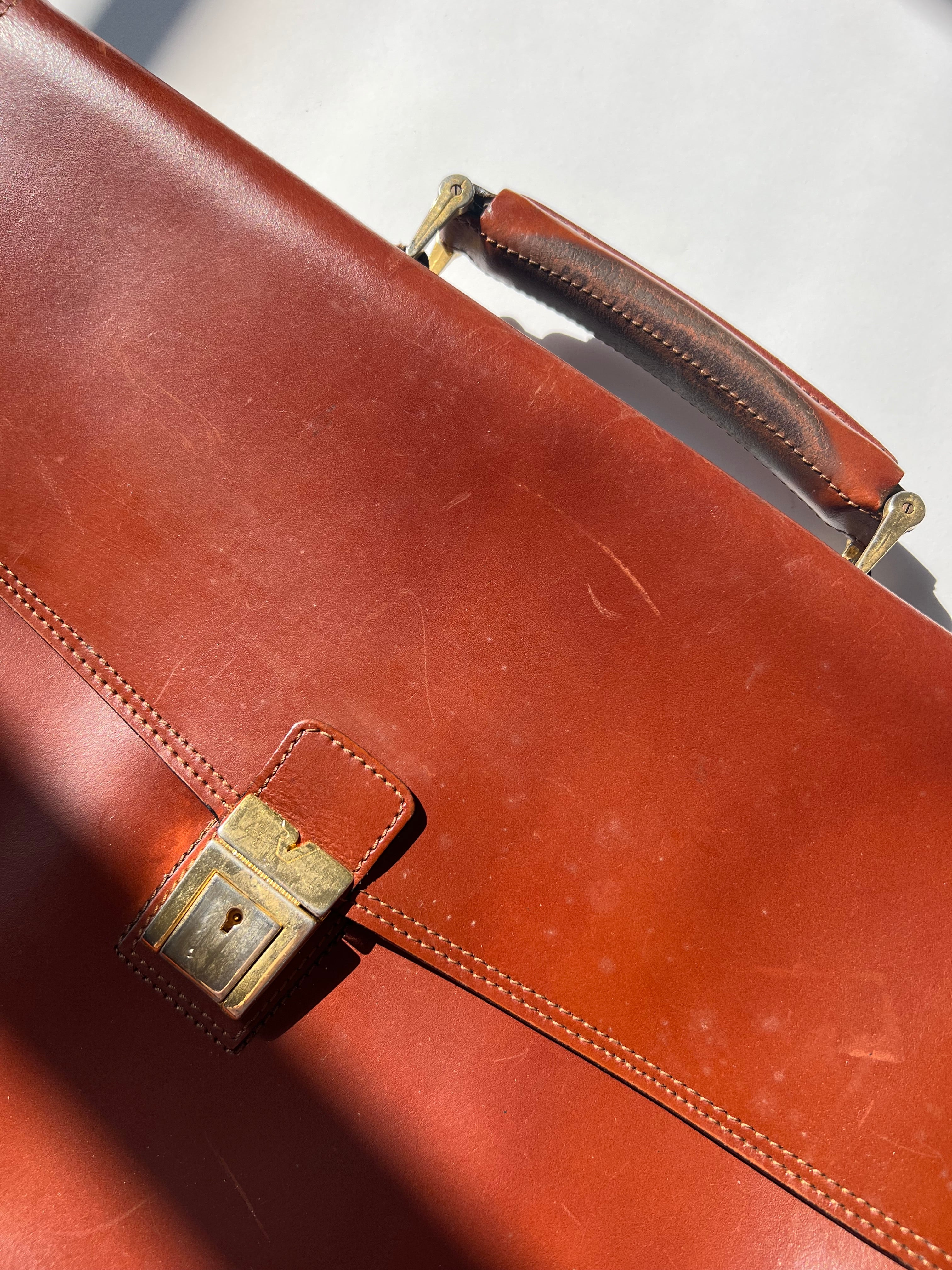 תיק משרד חום מעור