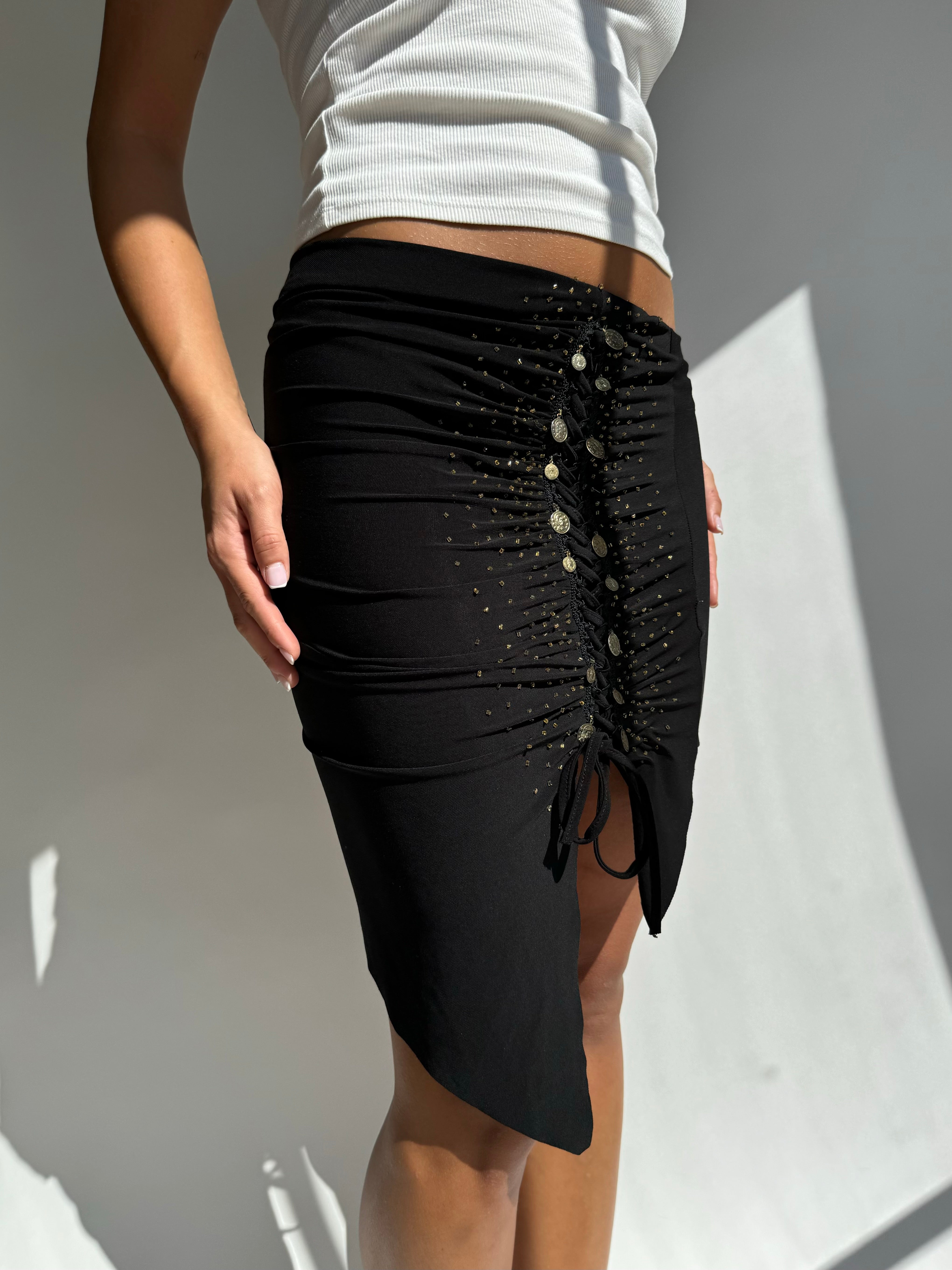 חצאית מיני בשילוב מטבעות וחרוזים (36)