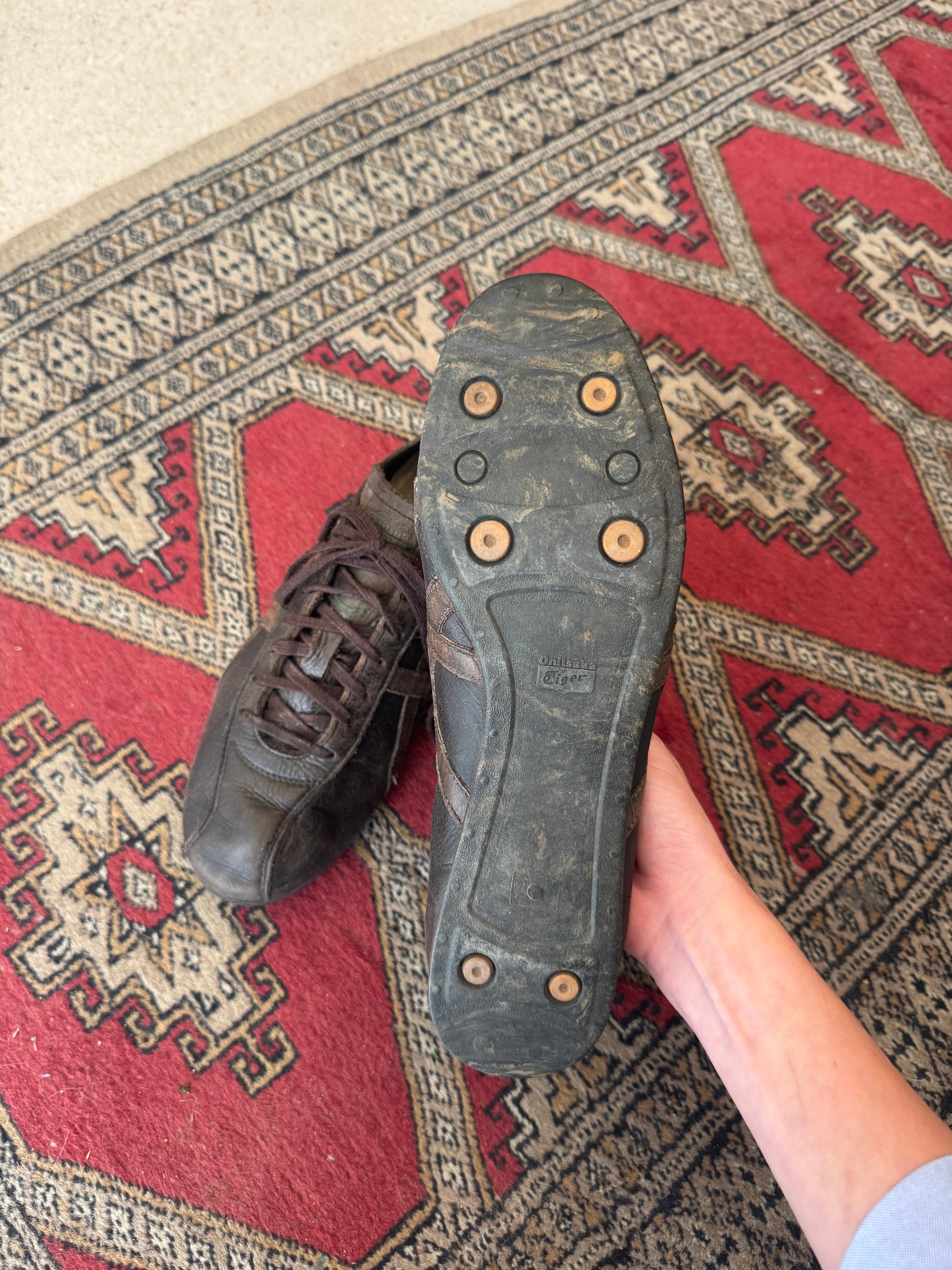 נעלי סניקרס חומות מעור Onitsuka tiger (43.5)