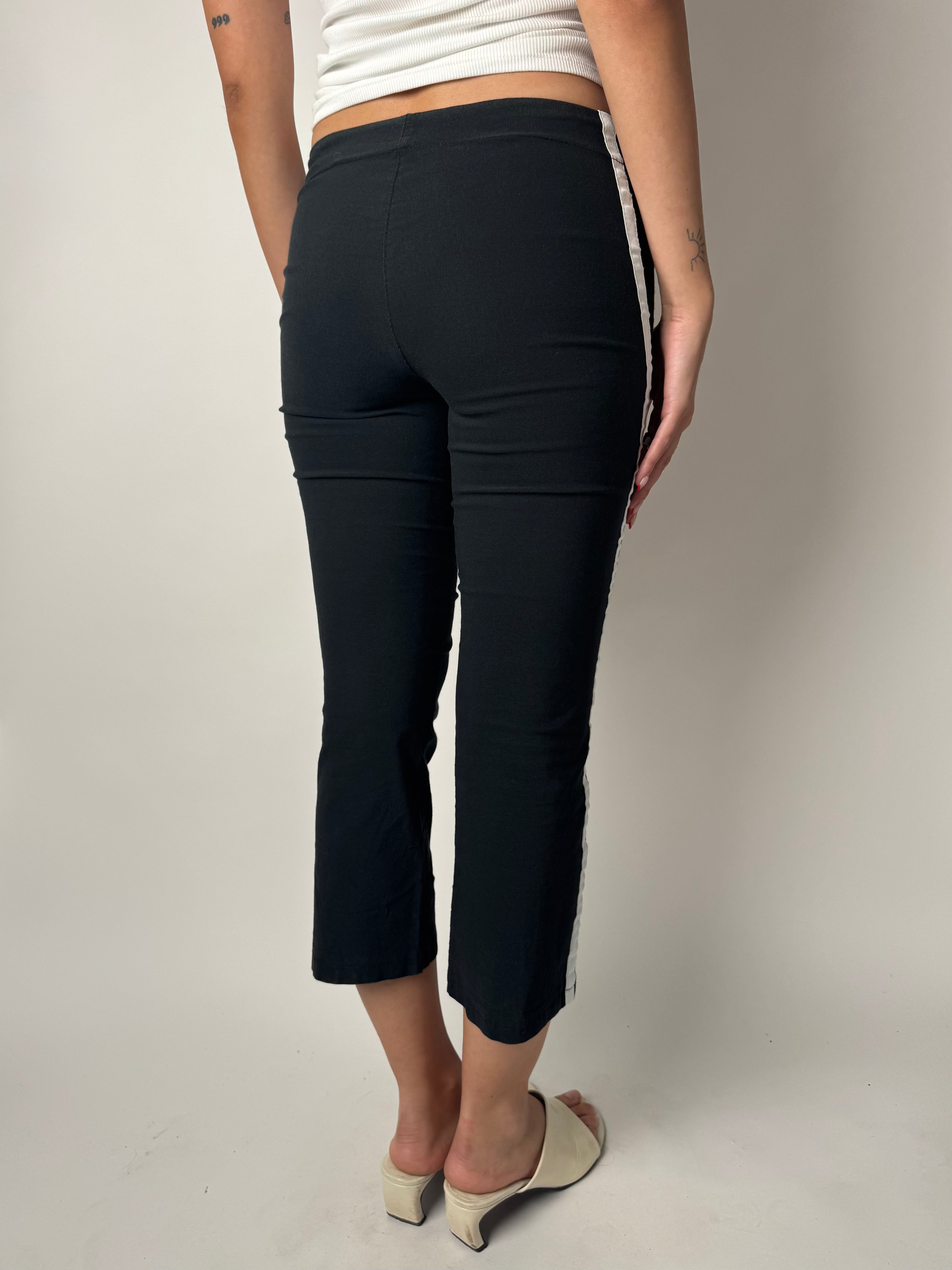 מכנסי 3/4 בשילוב פסי צד (S)