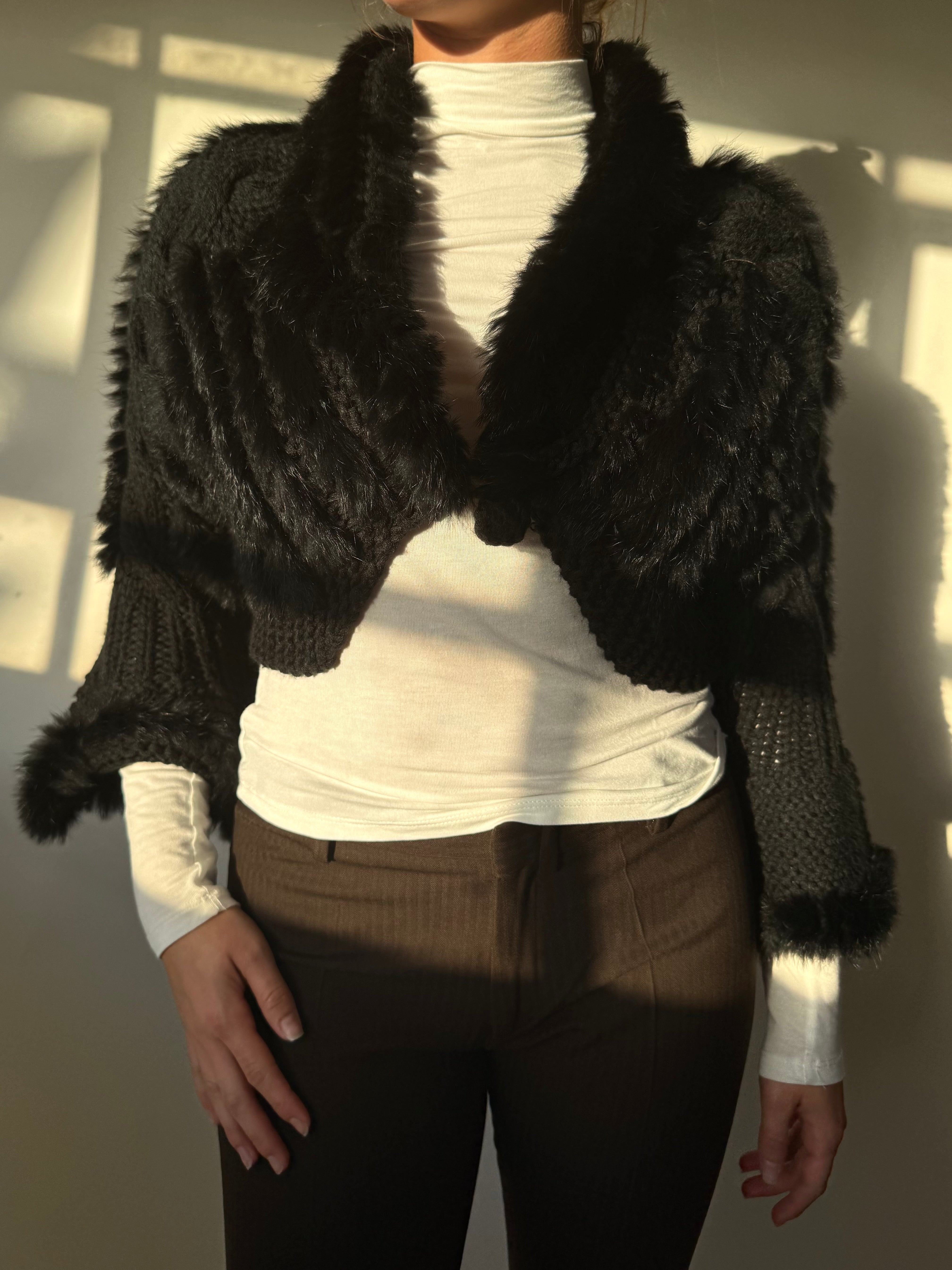 עליונית סרוגה בשילוב פרוות ארנב (M)