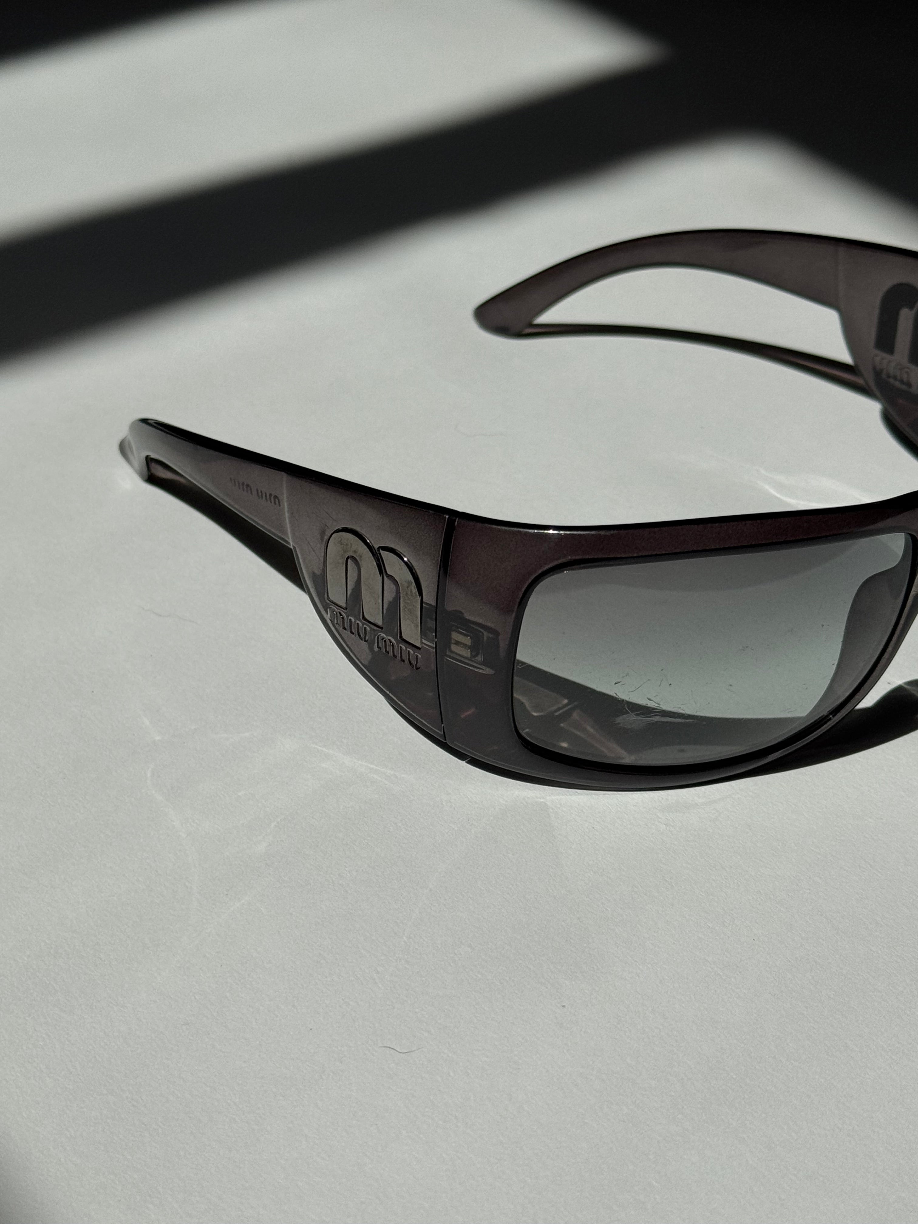 משקפי שמש Y2K Miu Miu- מסגרת בלבד