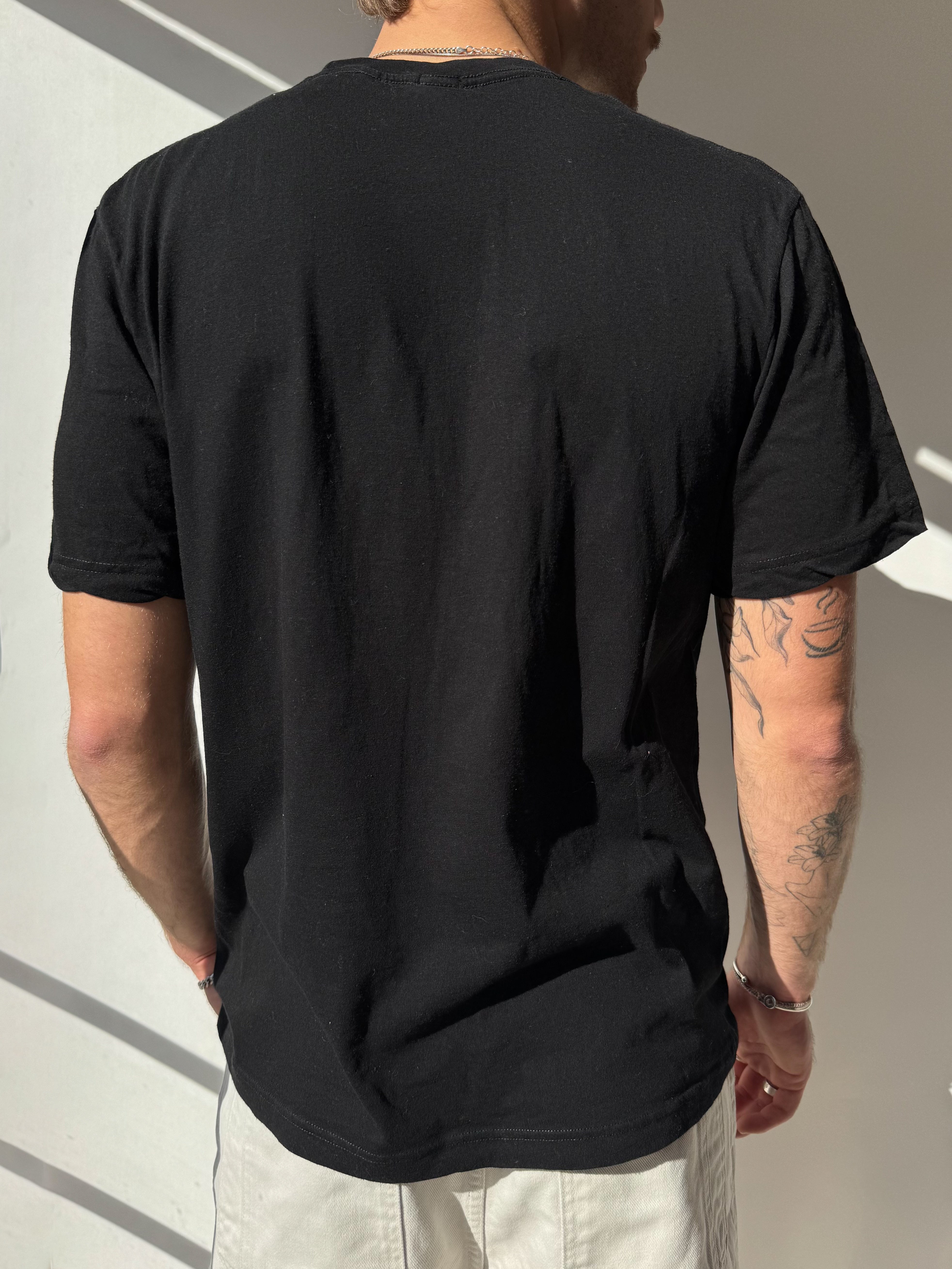 טי שרט שחורה עם הדפס O’neill (L)