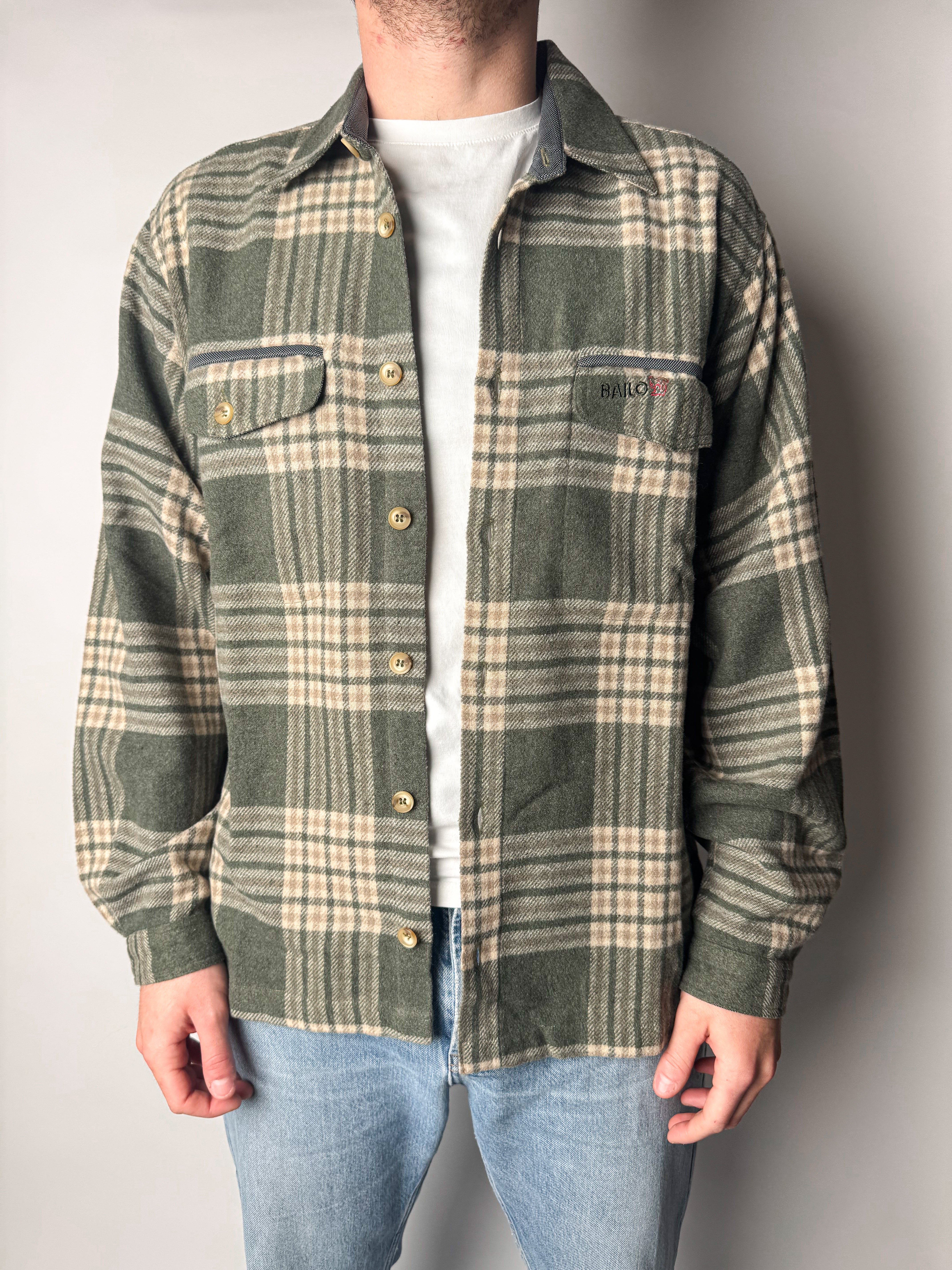 חולצת ג׳קט מכופתרת משבצות (M)