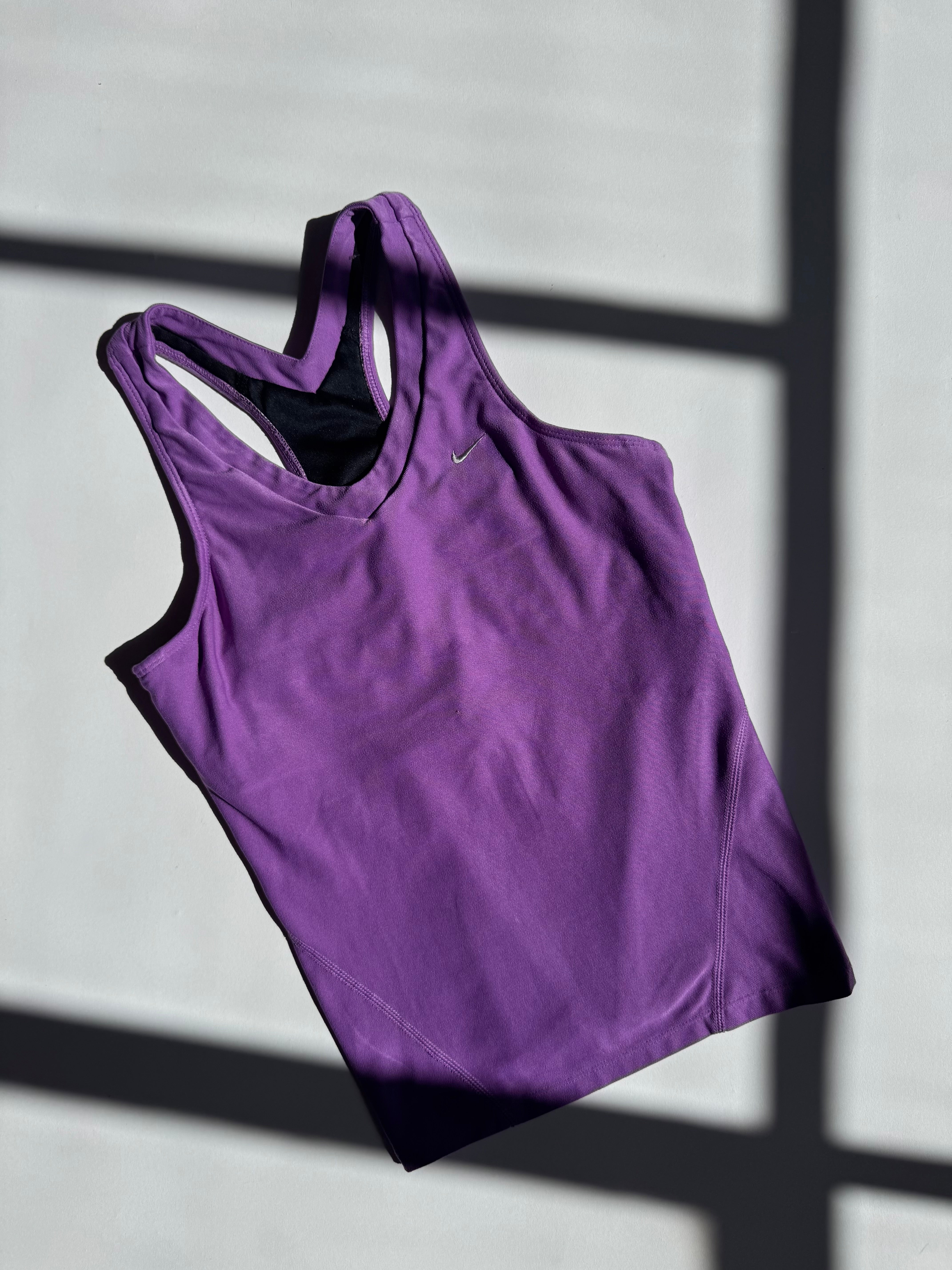 גופיית ספורט סגולה Nike (S)