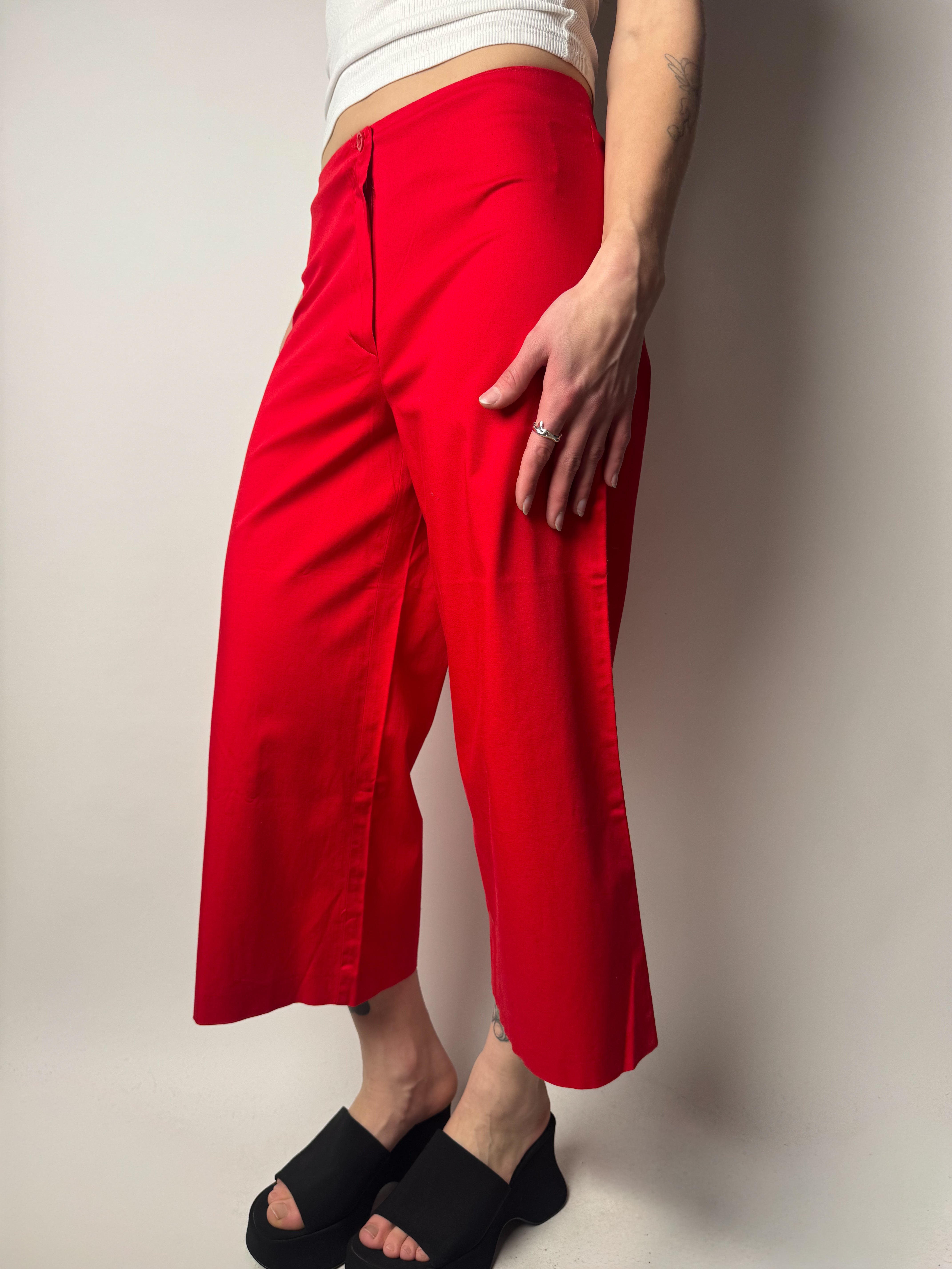 מכנסי 3/4 אדומים בגזרה רחבה (36-38)