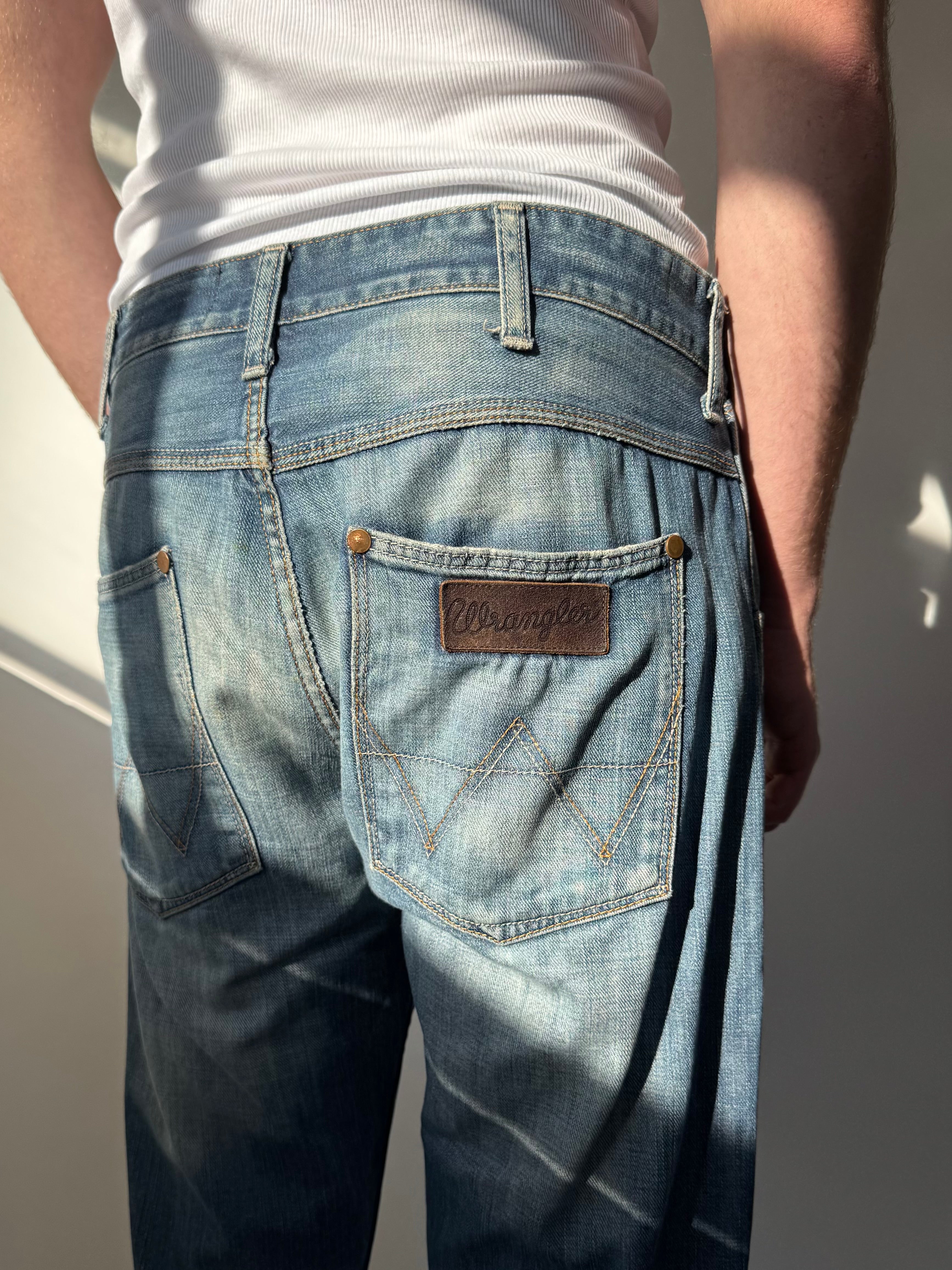 ג׳ינס משופשף עם קרע Wrangler (44)