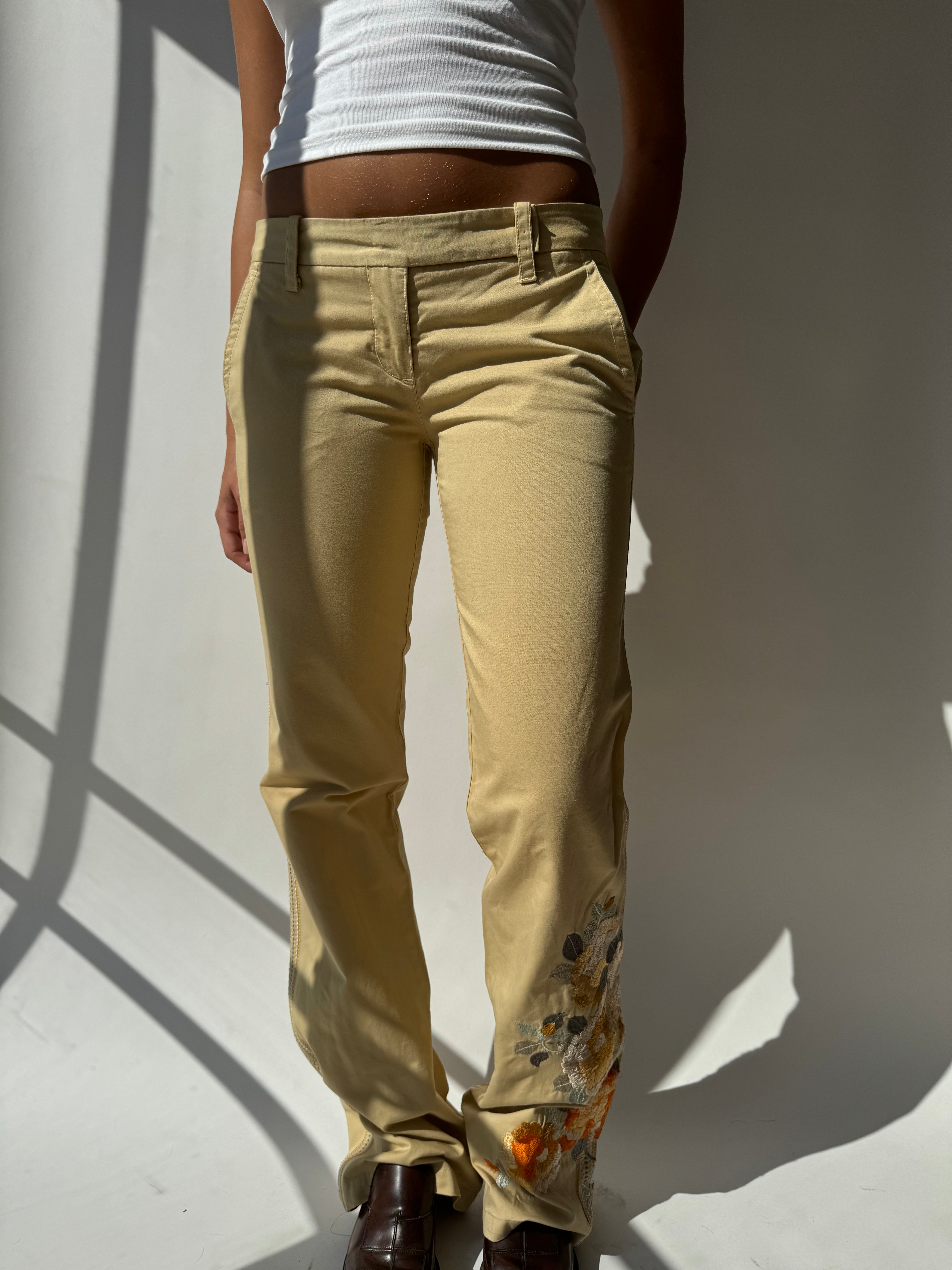 מכנסיים מתרחבים בשילוב רקמה (38)