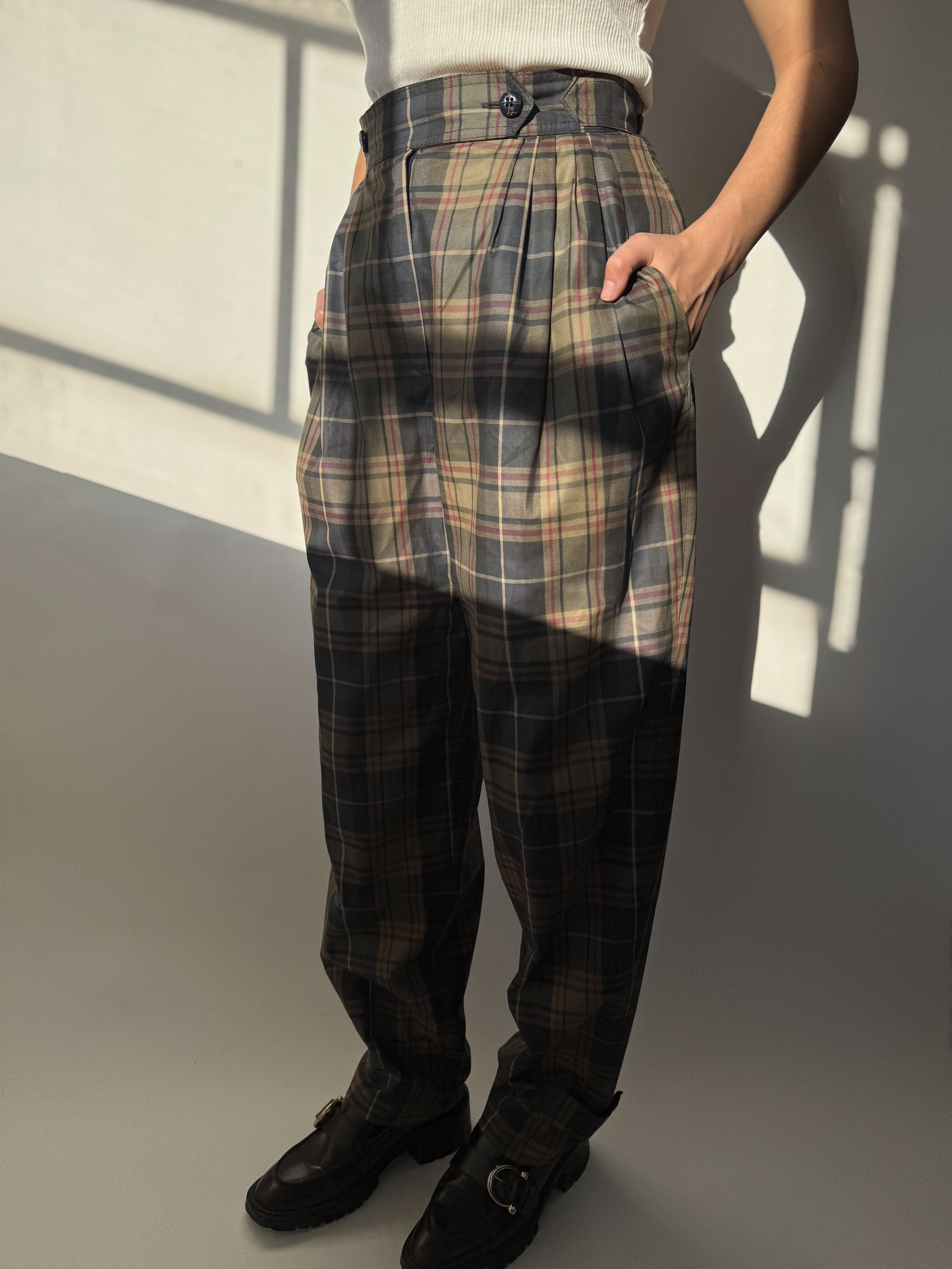 מכנסי משבצות בגזרה רחבה (34)