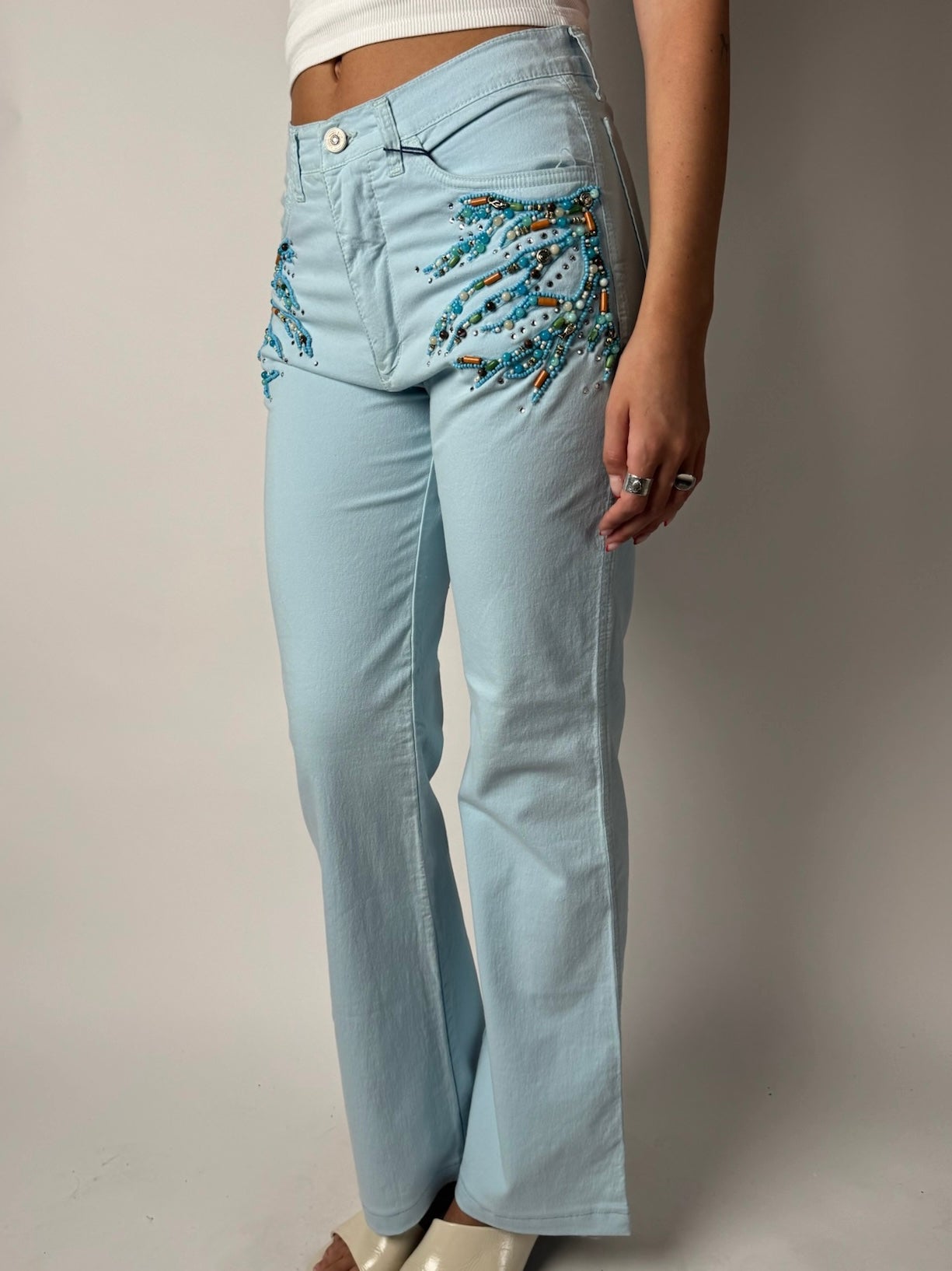 מכנסיים מחויטים בשילוב חרוזים (36)