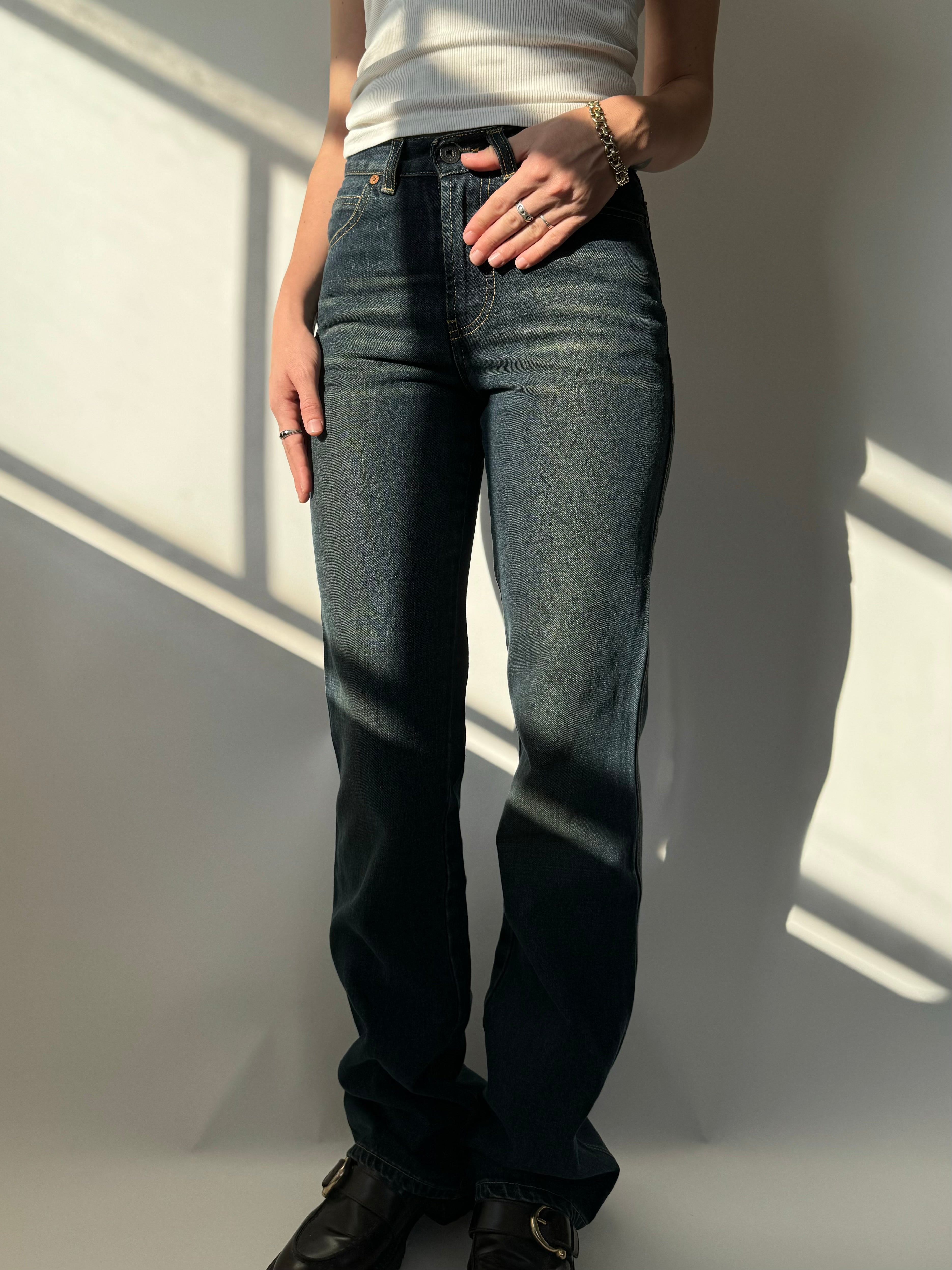 ג׳ינס כהה בגזרה ישרה (32-34)