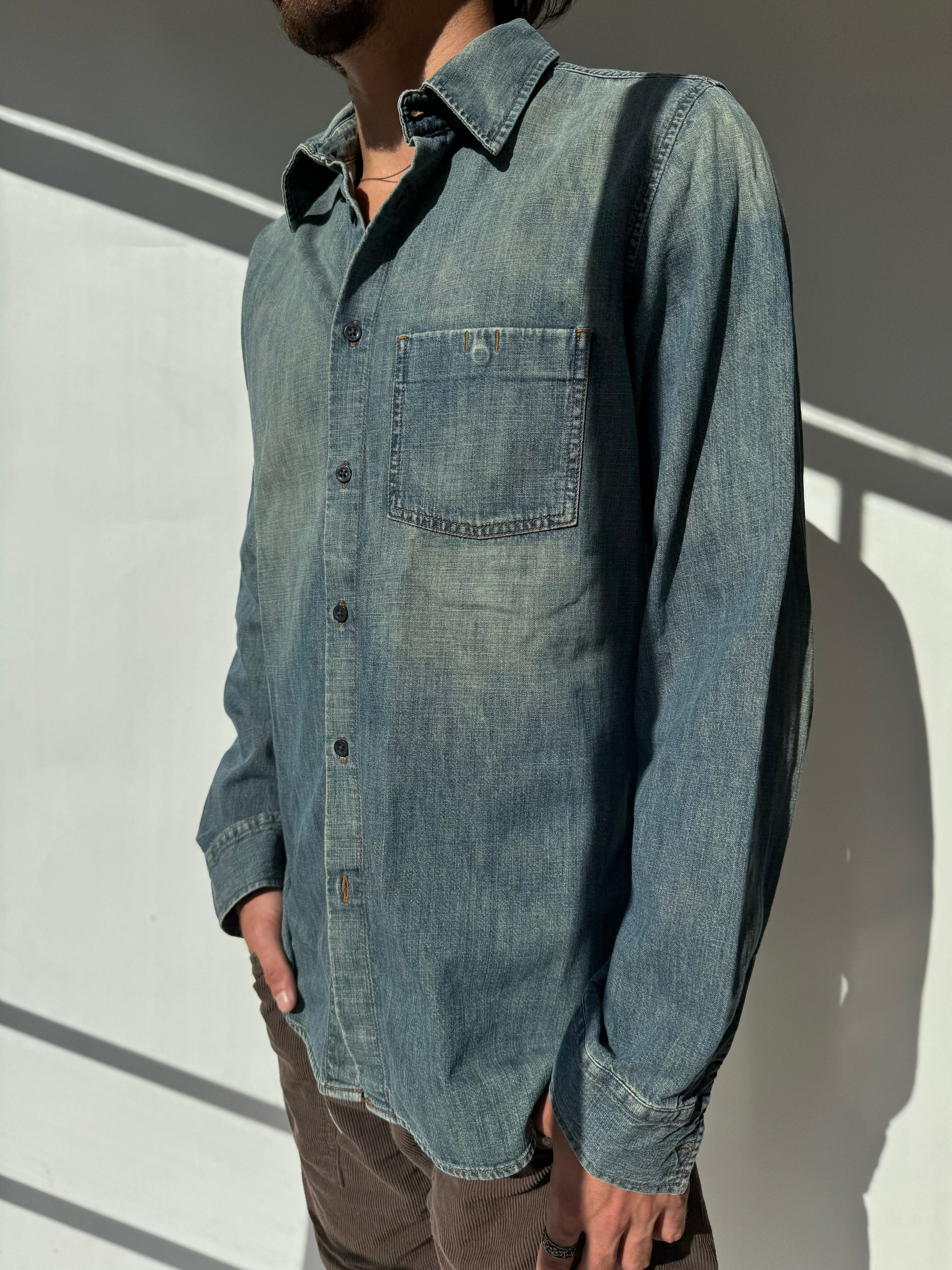 חולצת ג׳ינס מכופתרת Calvin Klein (M)