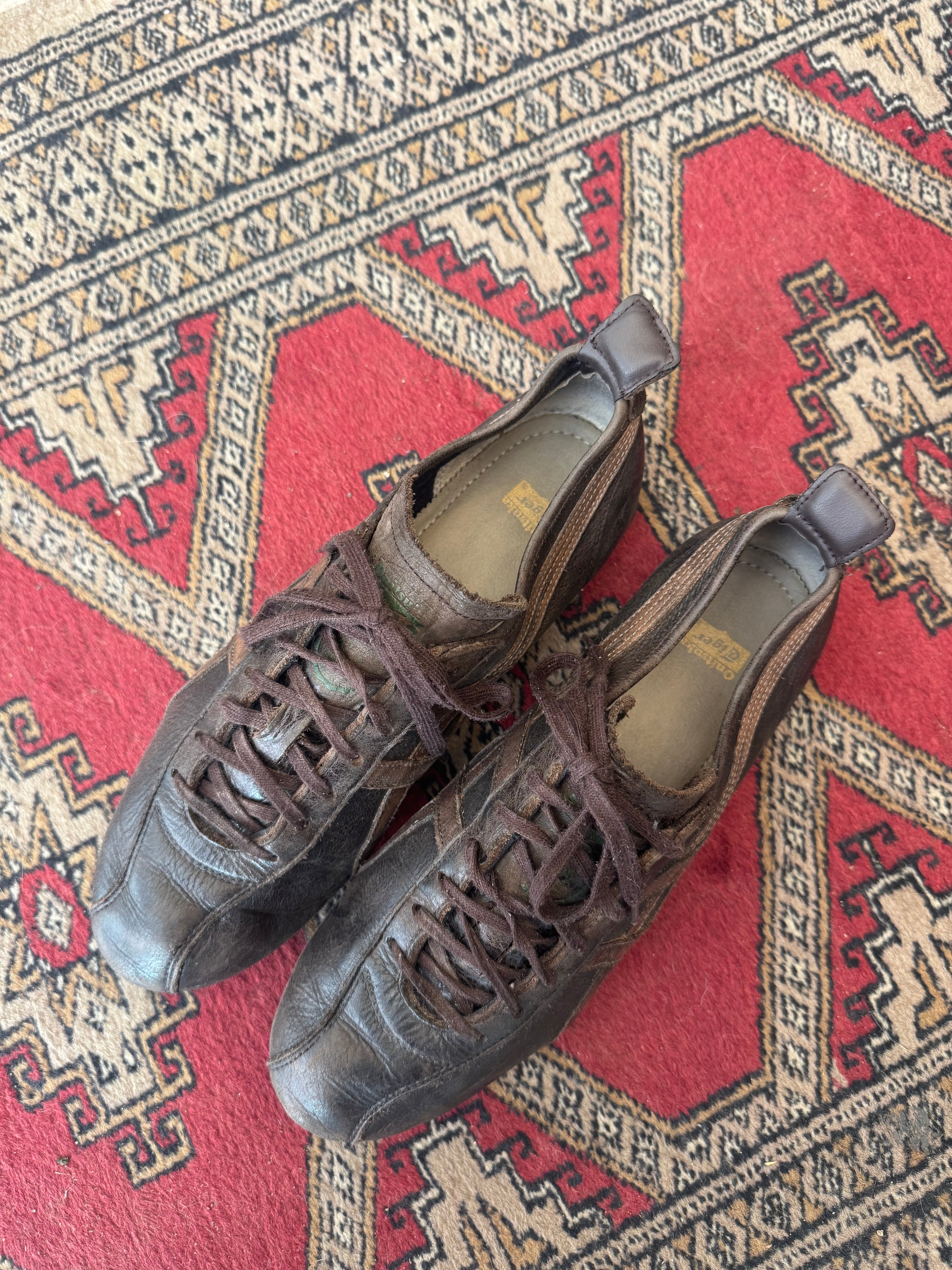 נעלי סניקרס חומות מעור Onitsuka tiger (43.5)
