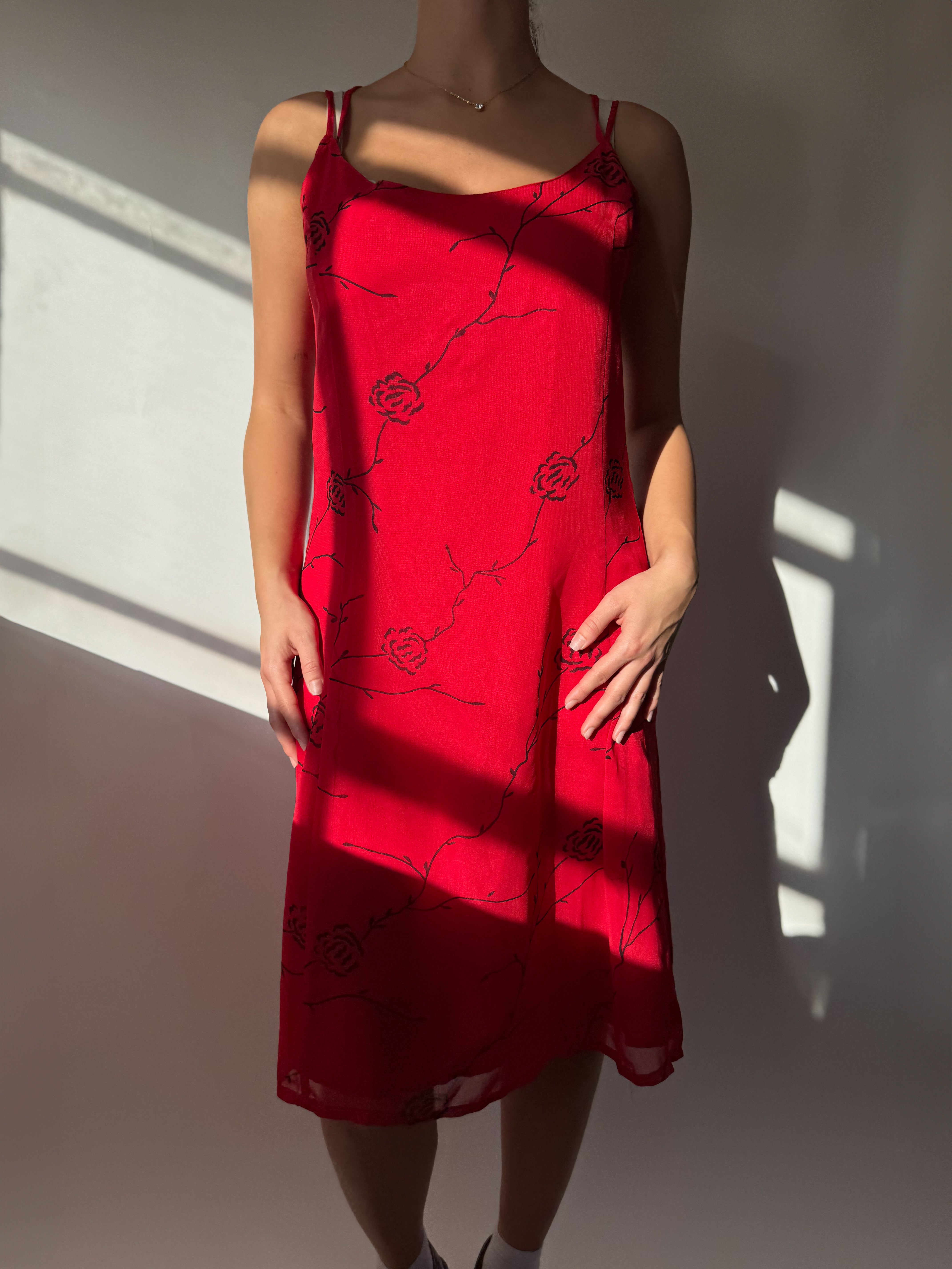 שמלת מידי אדומה ופרחונית (M-L)