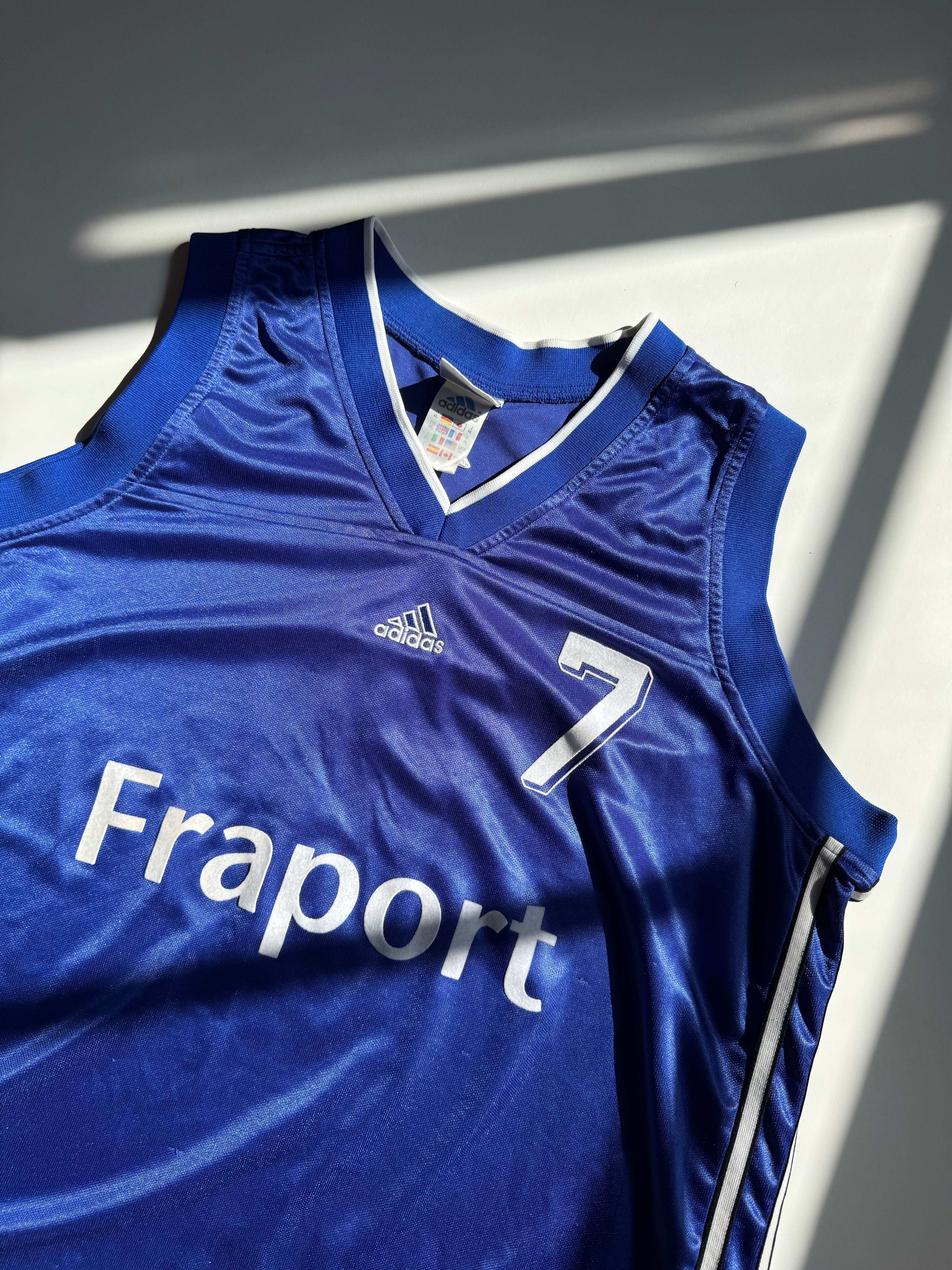 גופיית כדורסל Adidas (XL) שנת 2000