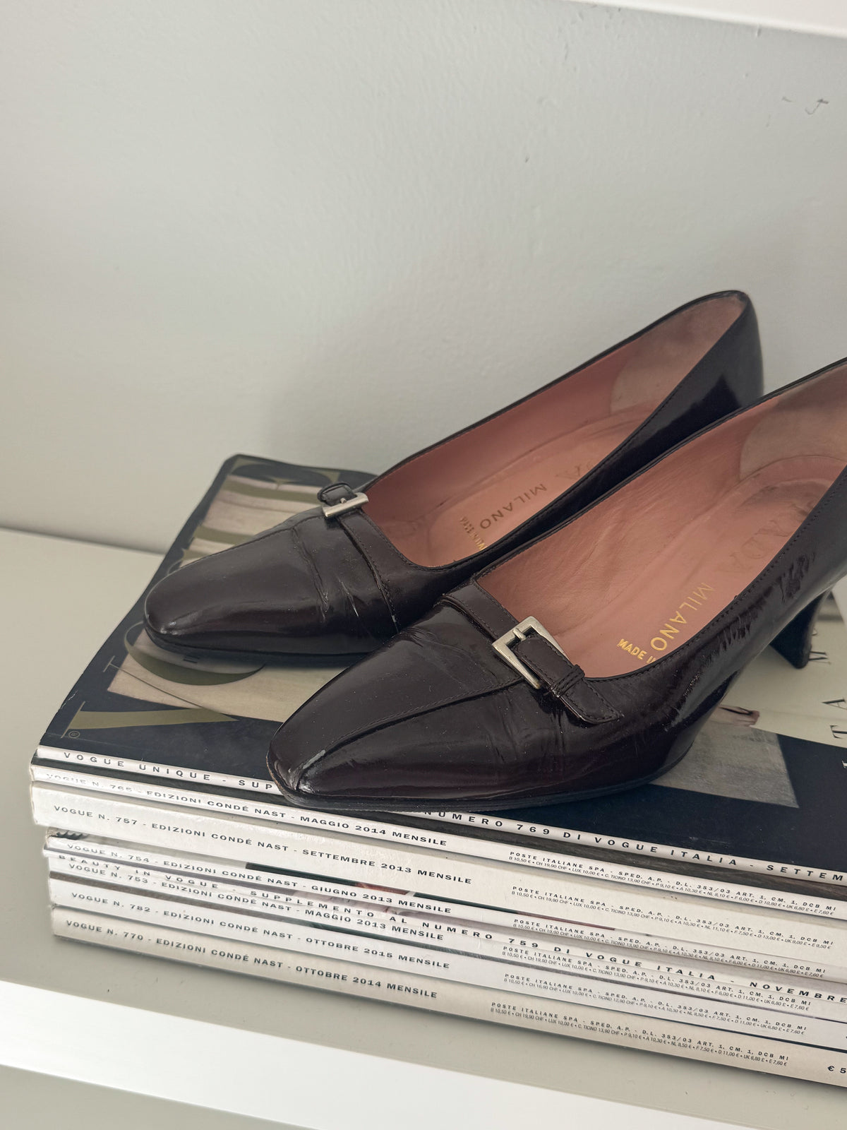 נעלי עקב חומות מעור Prada (37.5)