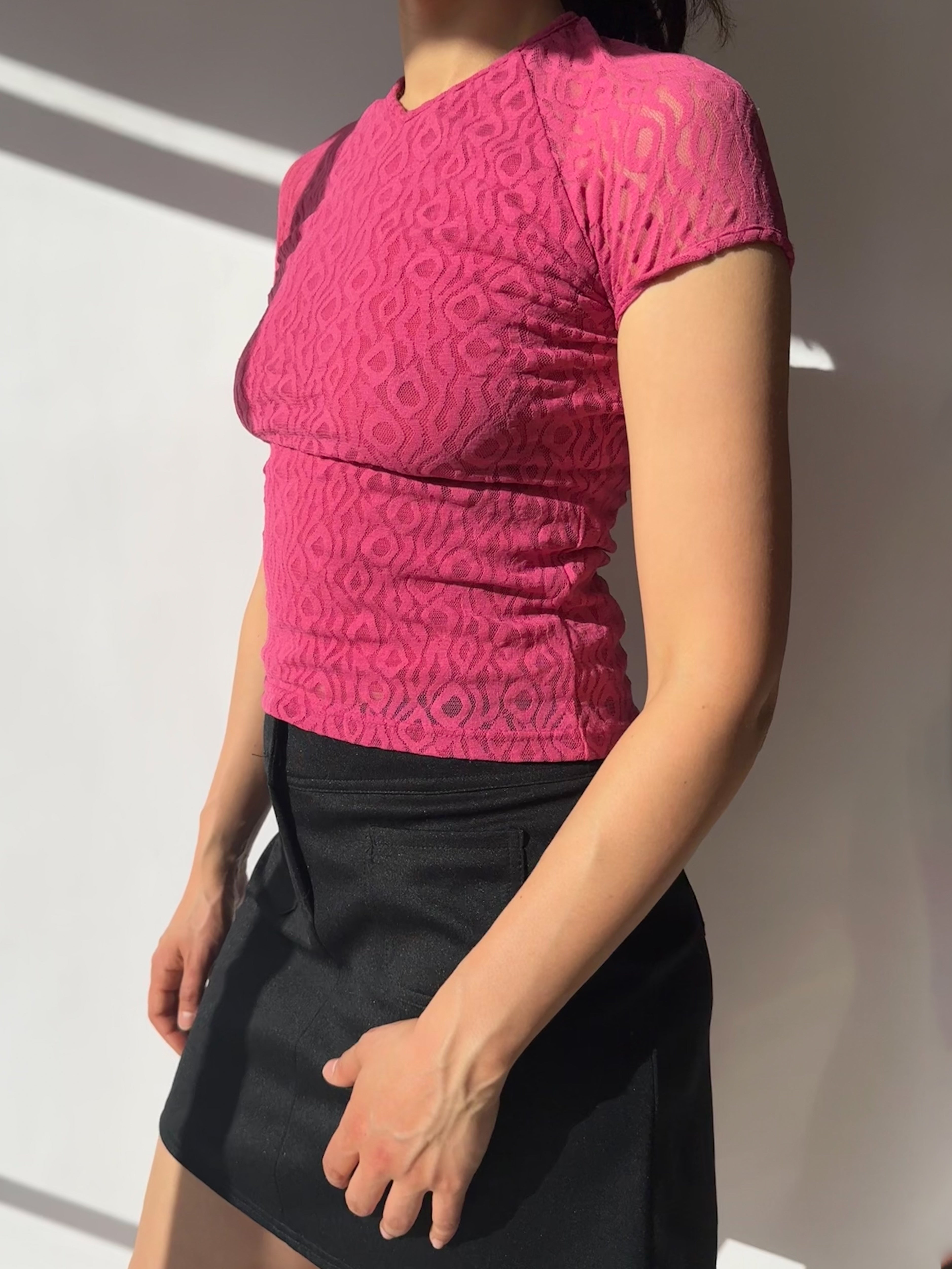 חולצת תחרה ורודה Guess (S)