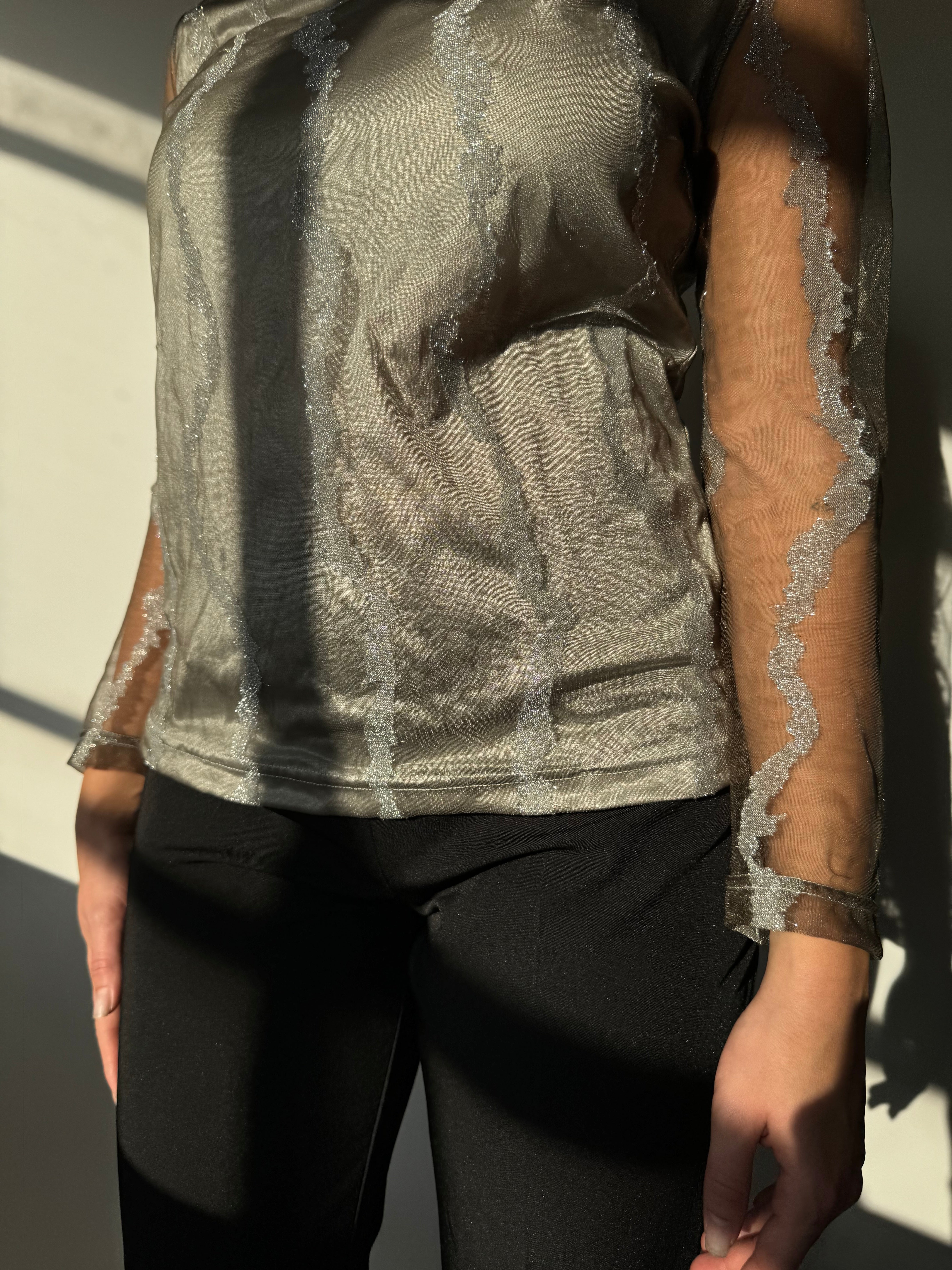 חולצת מש כסופה ומנצנצת (M)