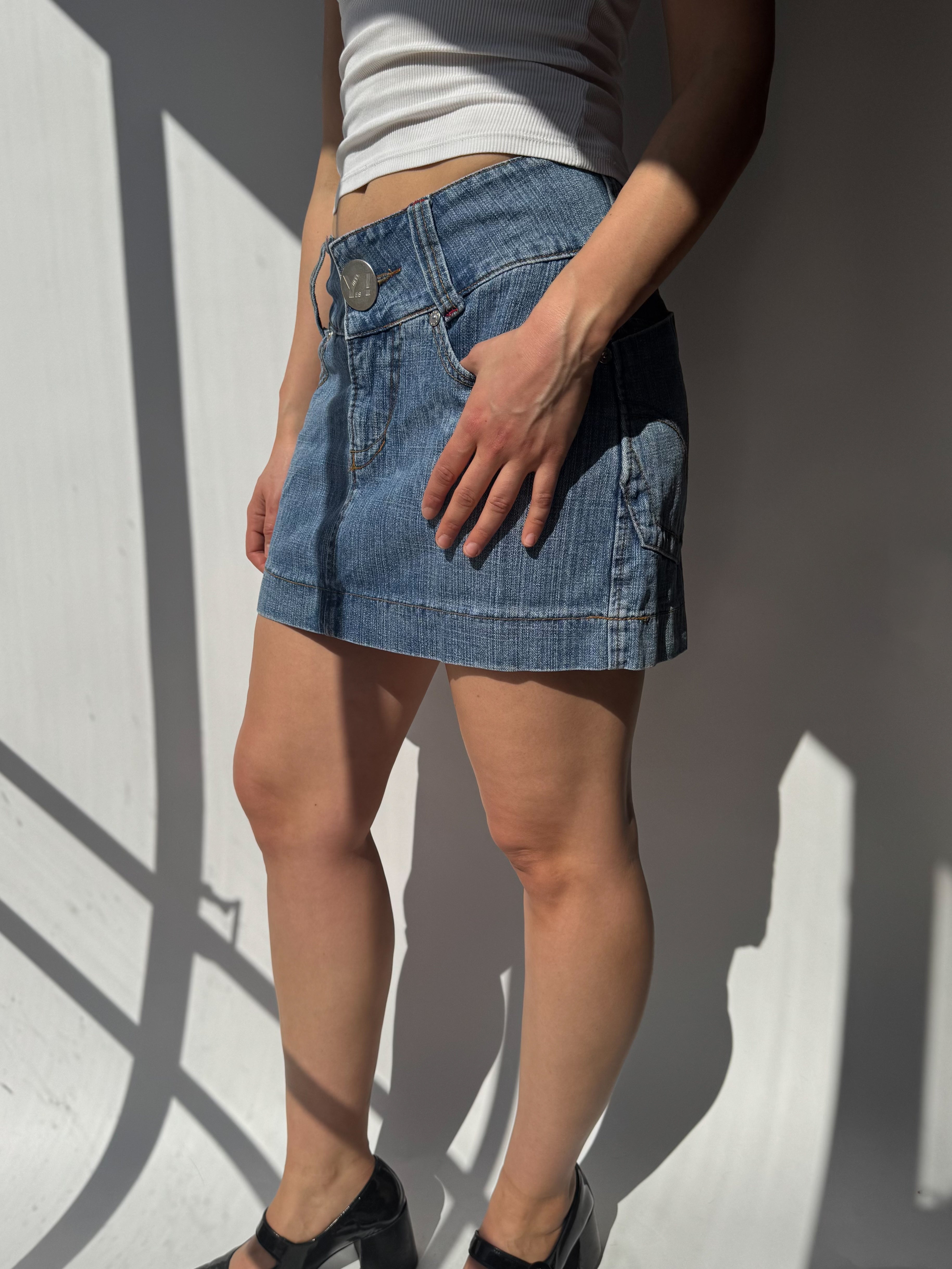 חצאית ג׳ינס קצרה (38)