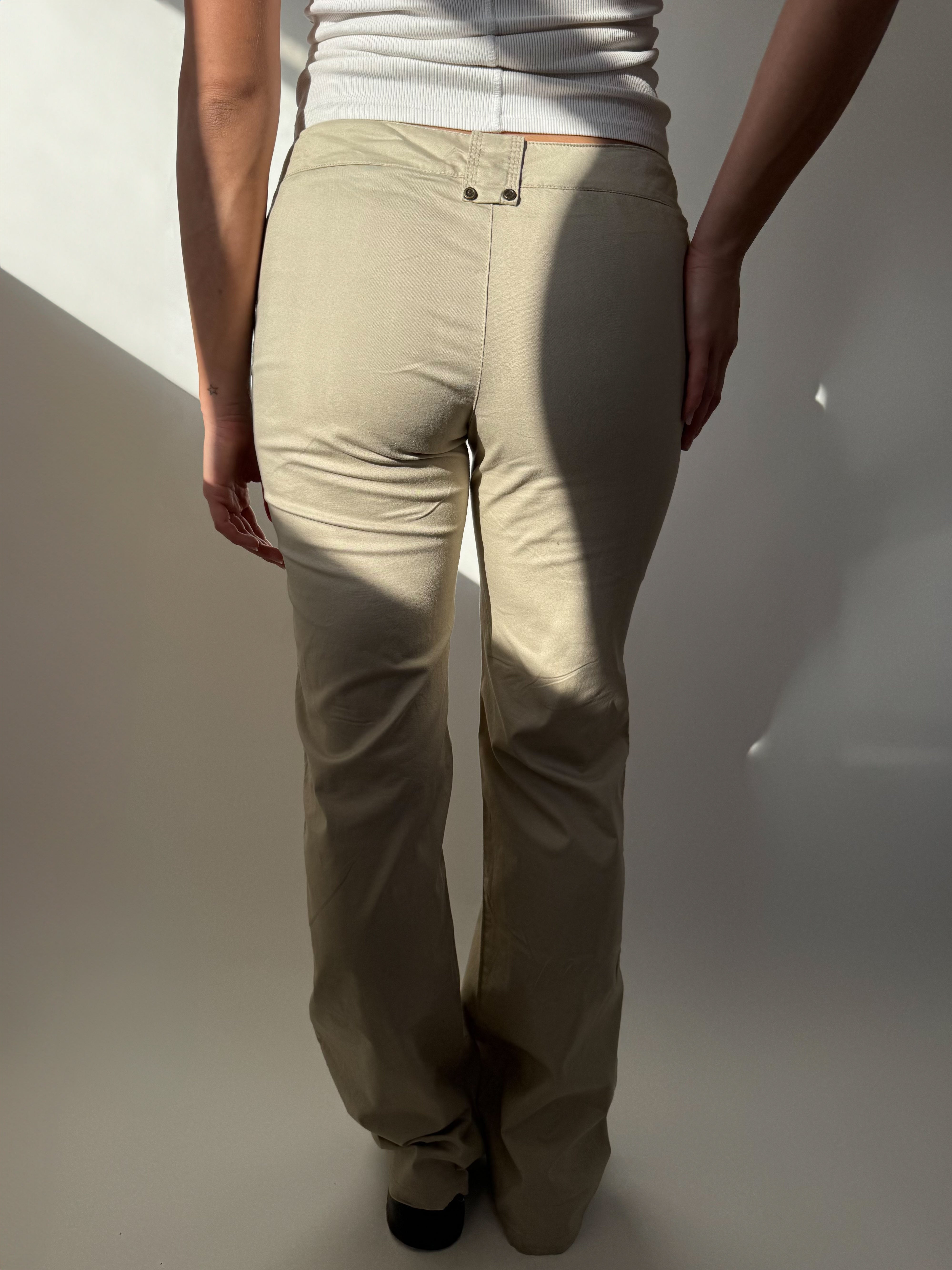 מכנסיים בגזרה מתרחבת (38)