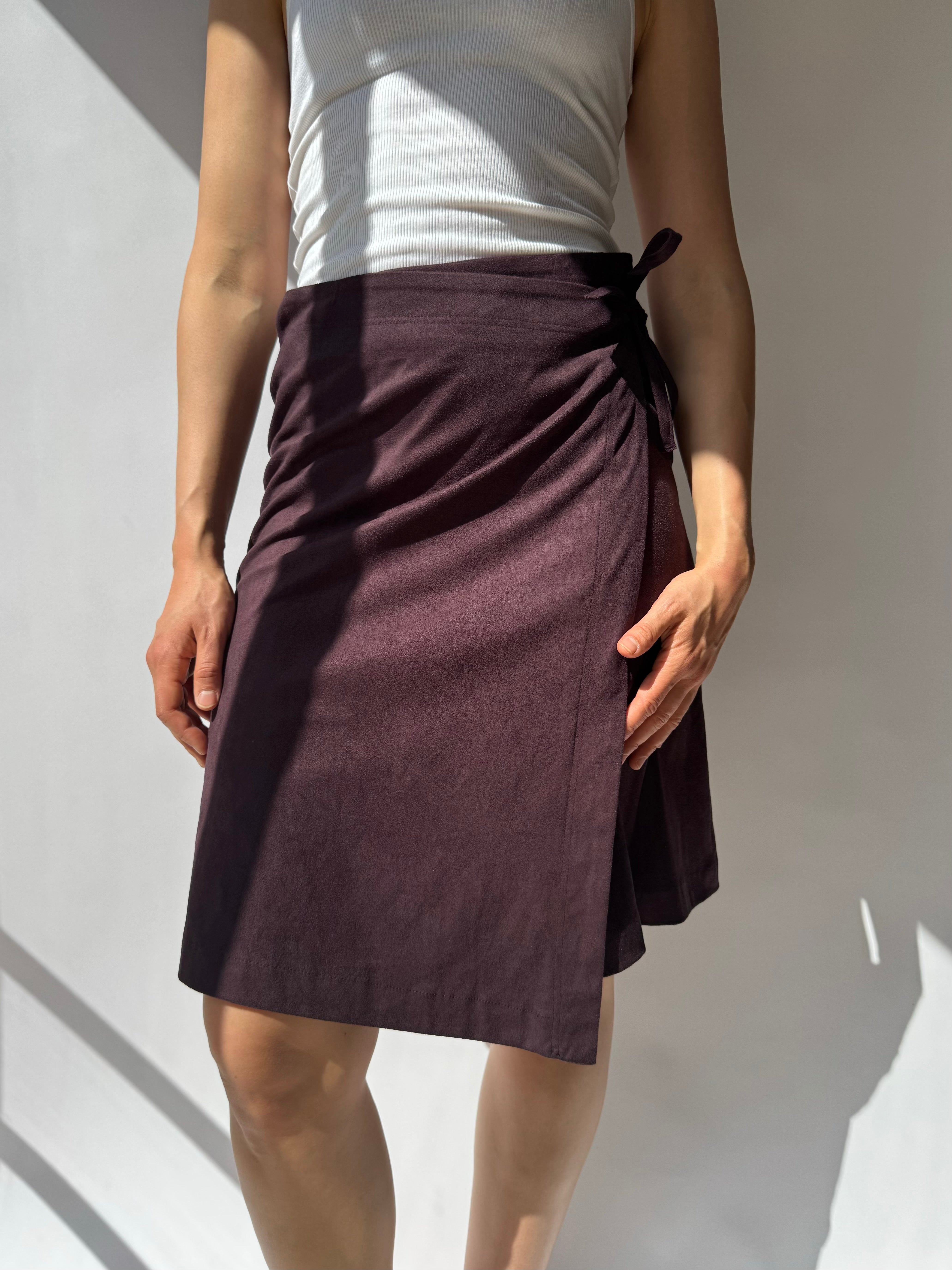 חצאית מעטפת מבד דמוי זמש (38)