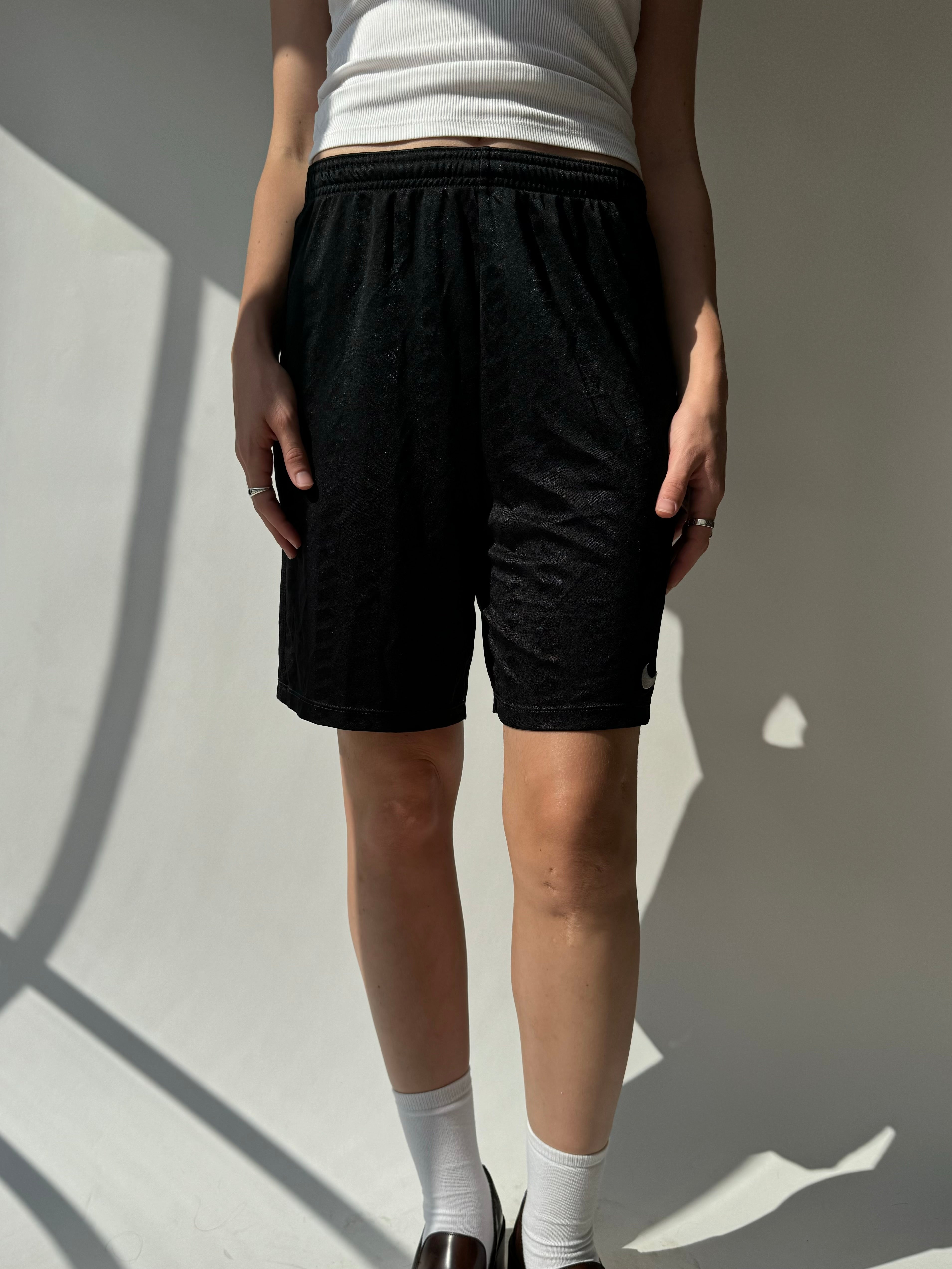 מכנסי ספורט קצרים Nike (S)