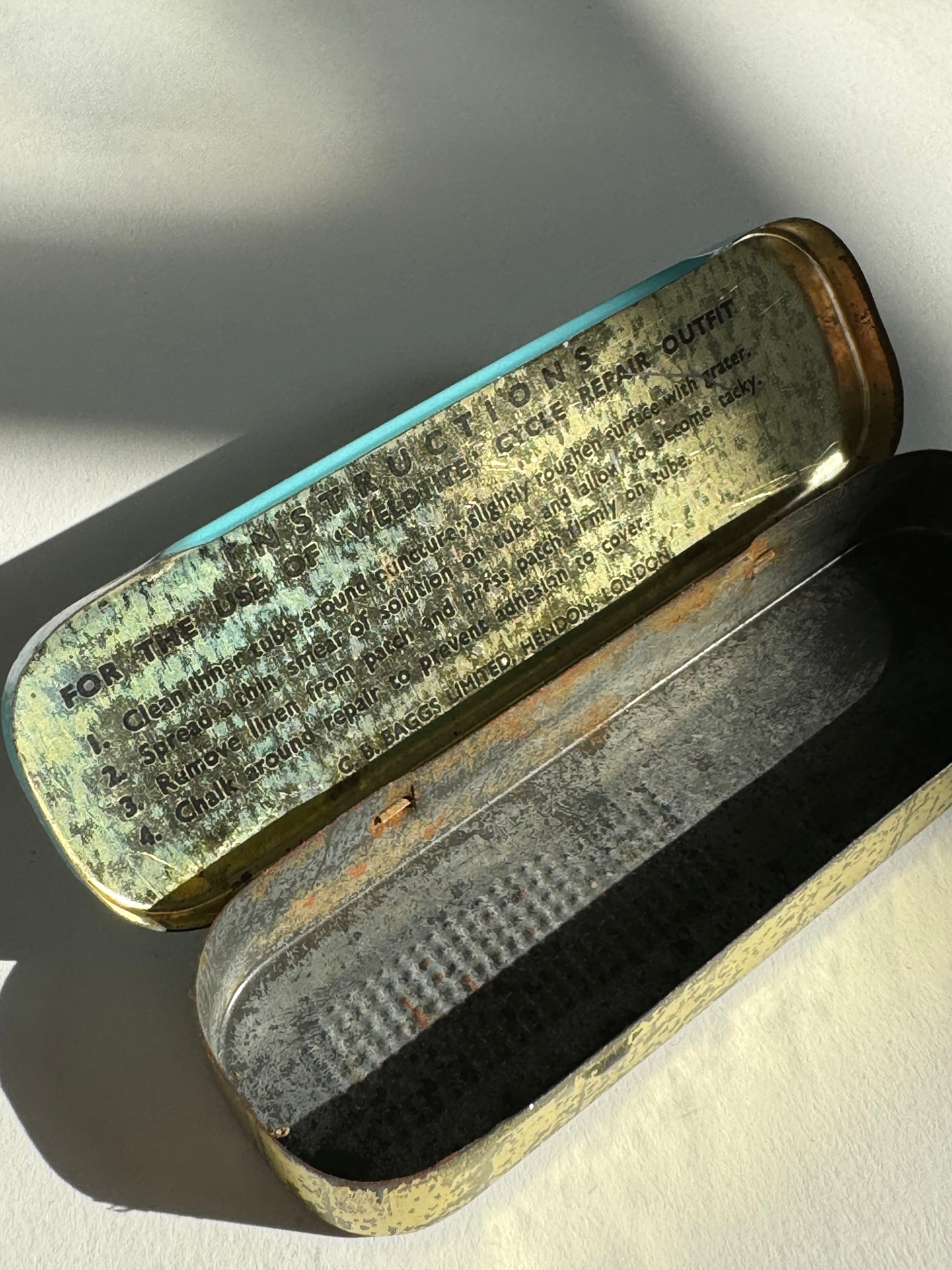 קופסת פח וינטג׳ אופניים