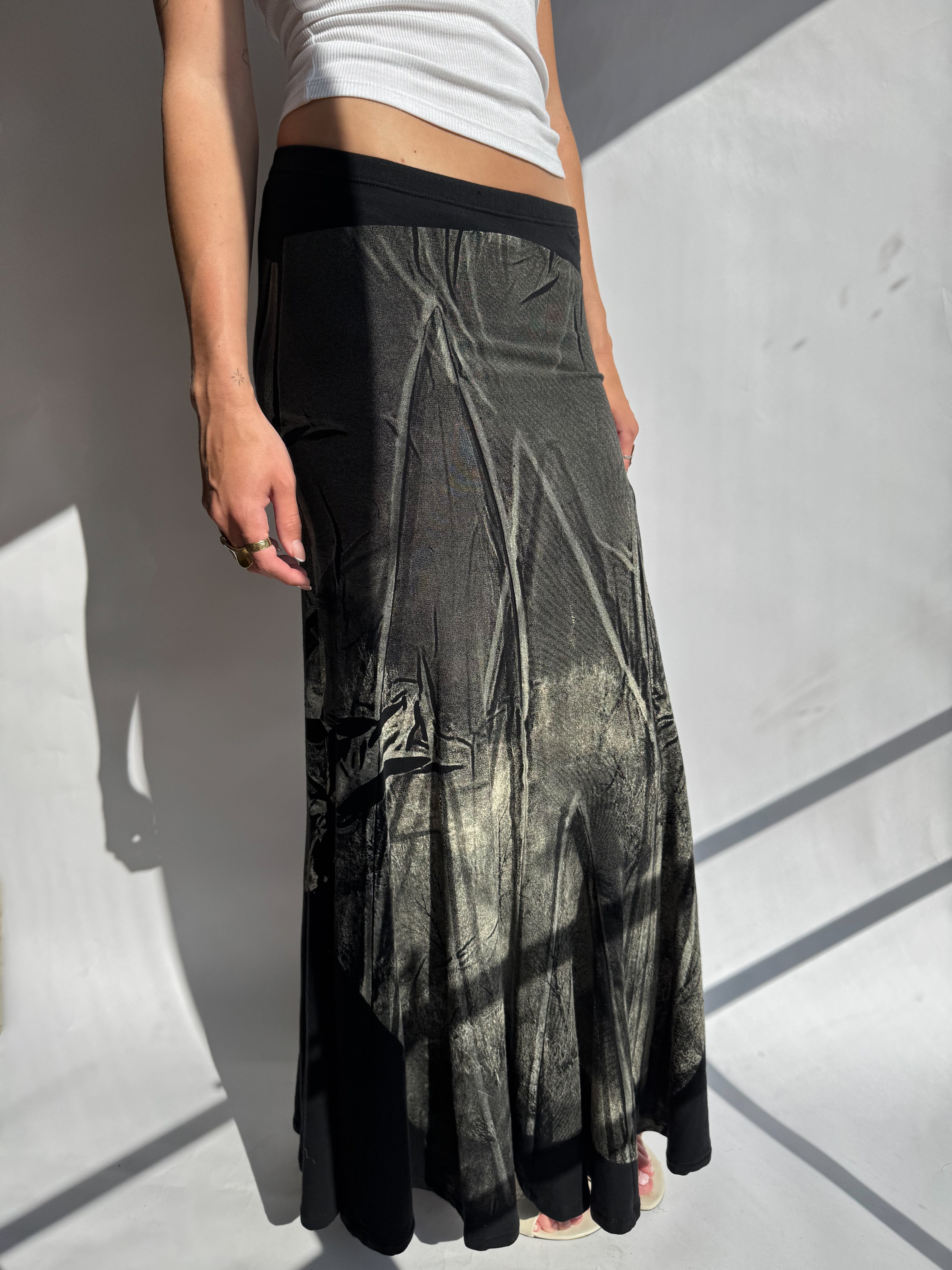 חצאית מקסי שחורה בהדפס (36)