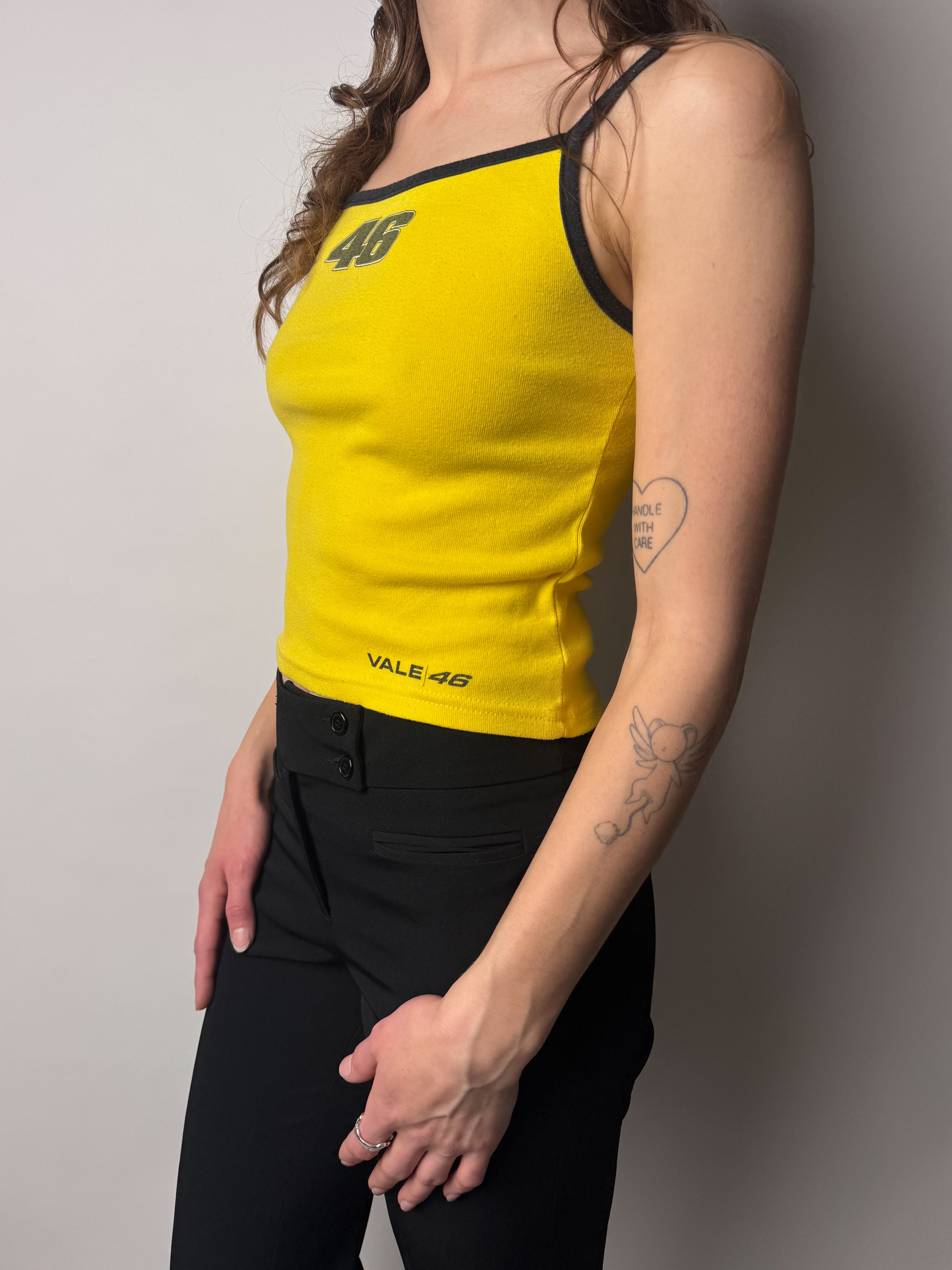 גופיה צהובה בהדפס (M)