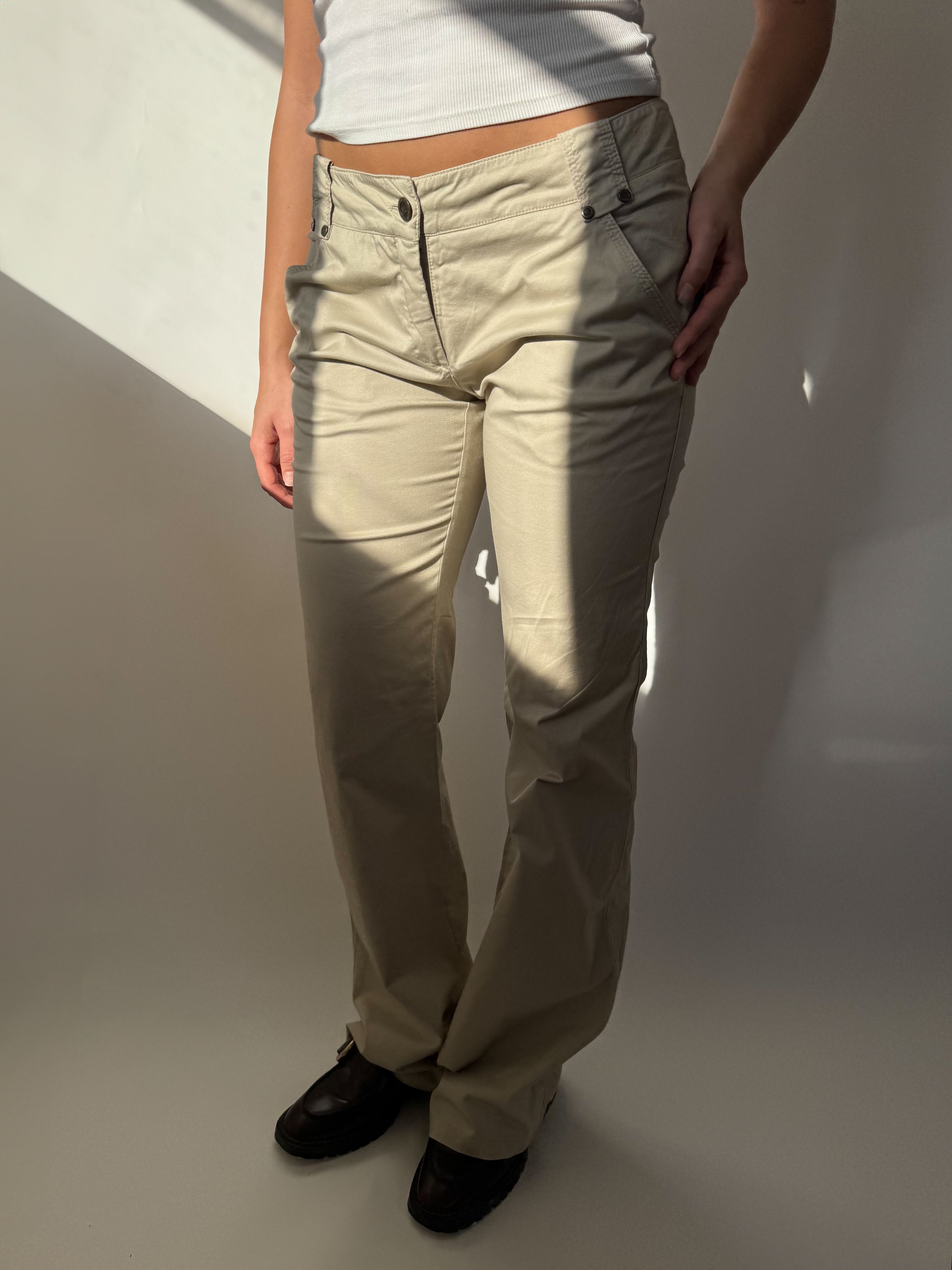 מכנסיים בגזרה מתרחבת (38)