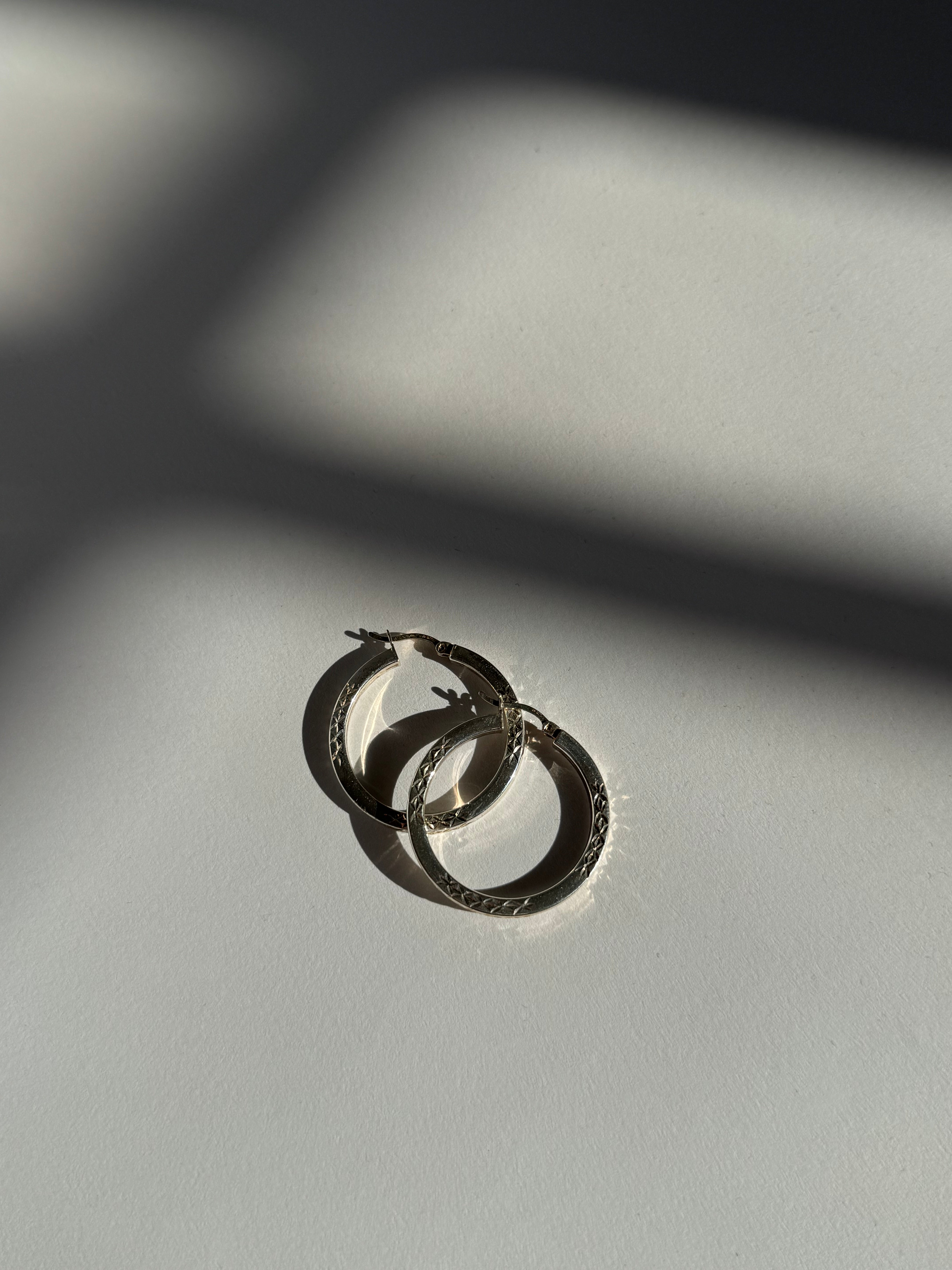 עגילי חישוק כסופים