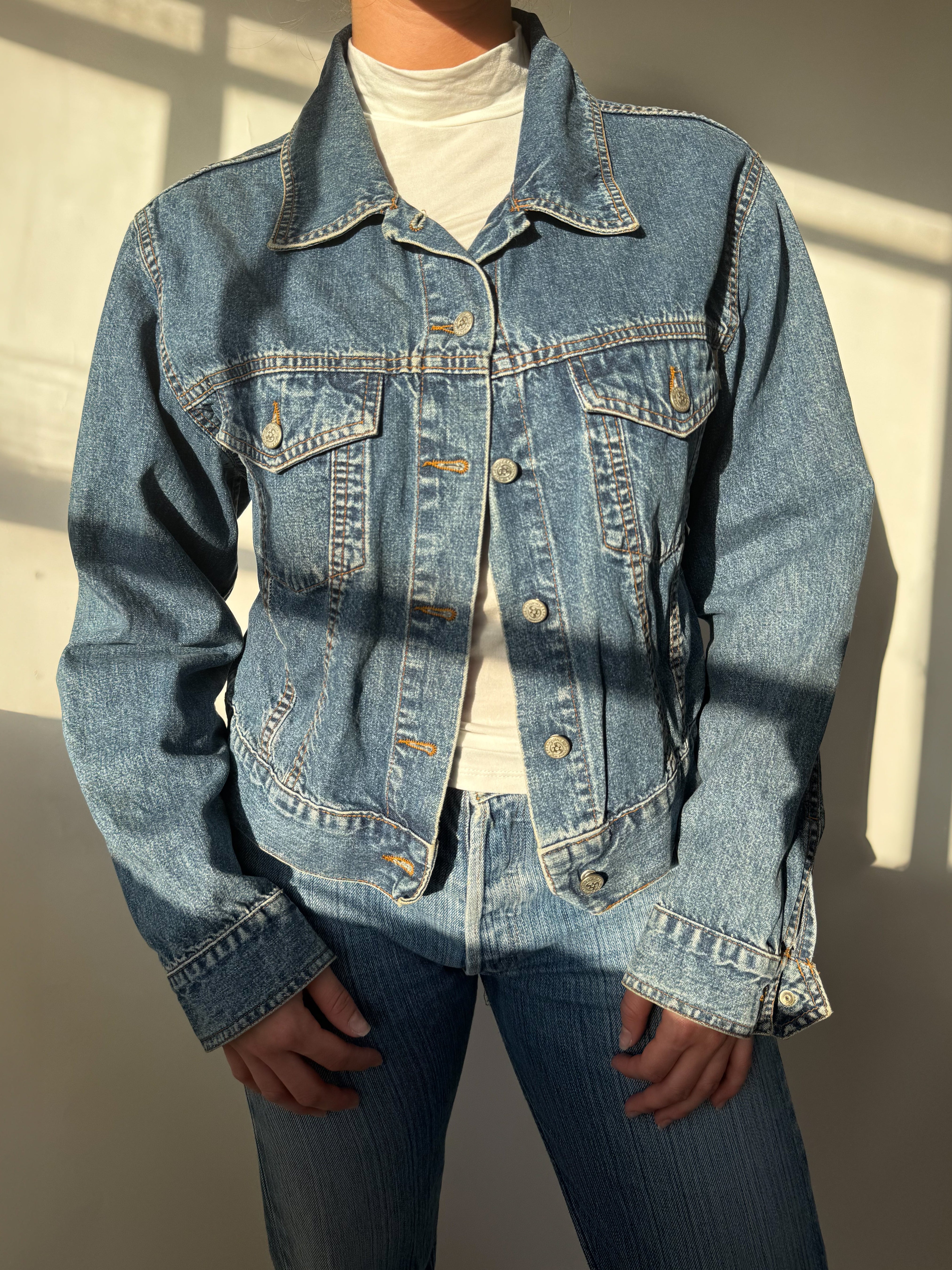 ג׳קט ג׳ינס קלאסי בגזרת קרופ (M)