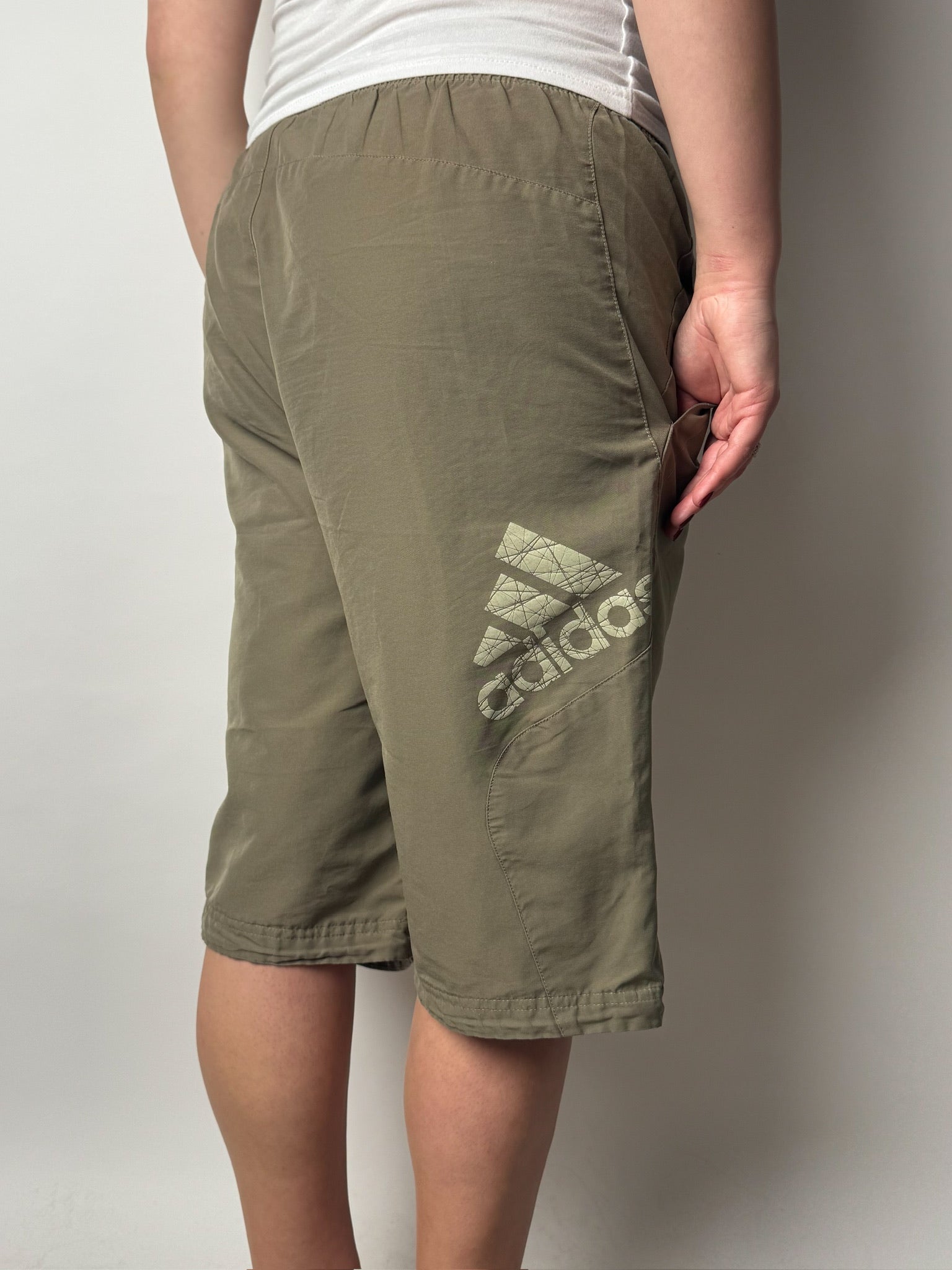 מכנסי ספורט חאקי 3/4 Adidas (M-L)