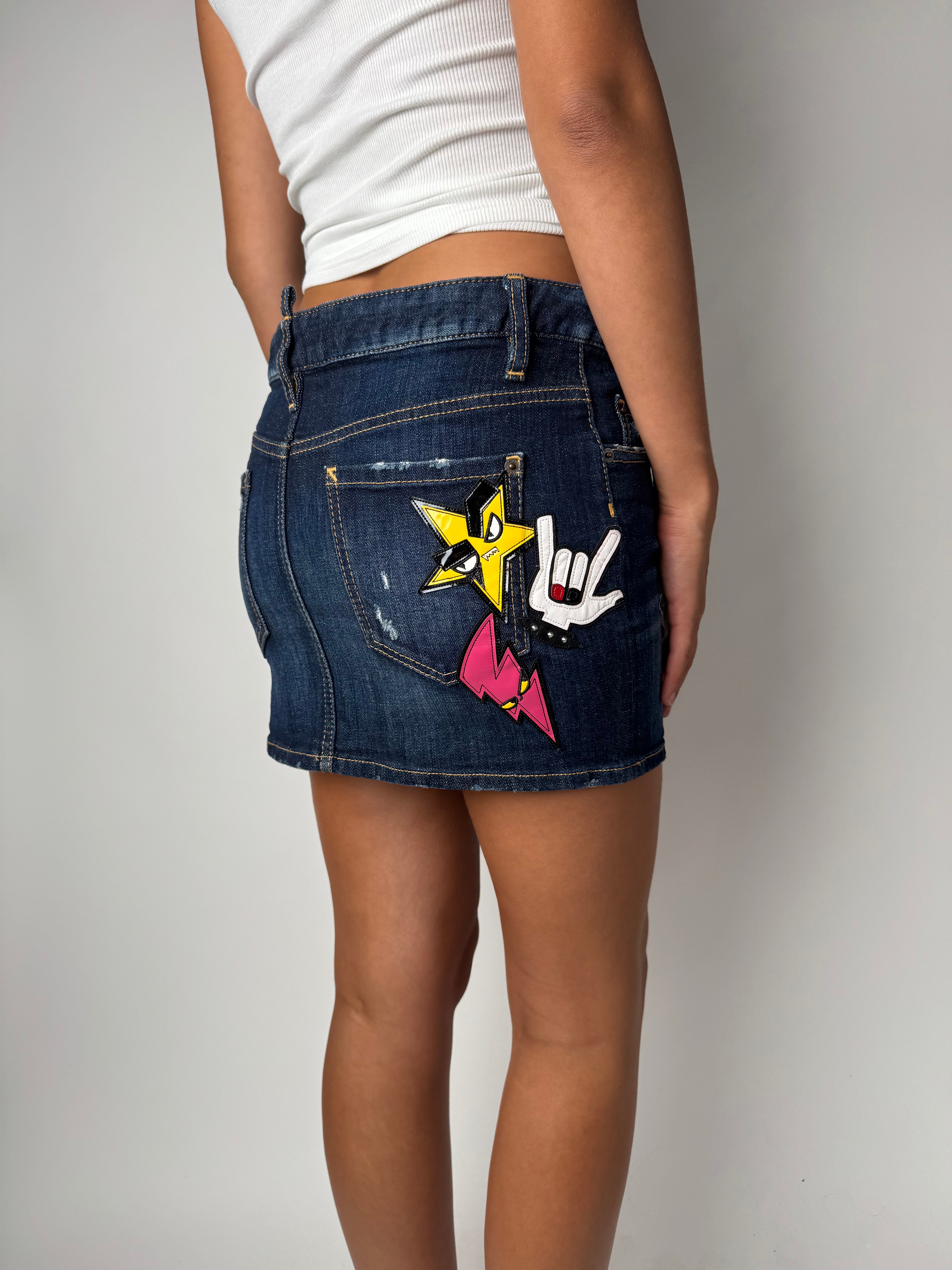 חצאית ג׳ינס בשילוב פאצ׳ים Dsquared2 (38)