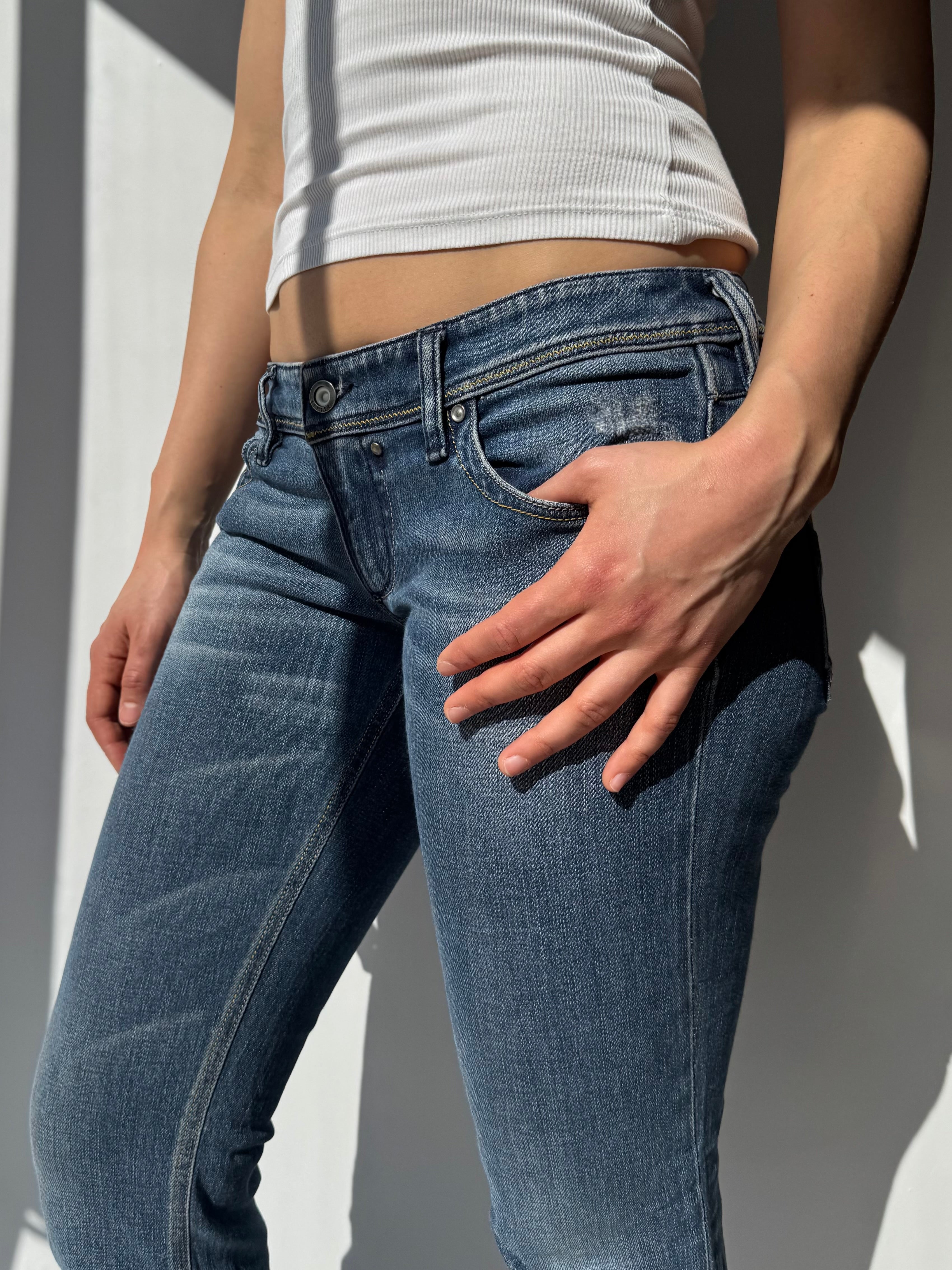 ג׳ינס בגזרה נמוכה וצמודה Diesel (38)