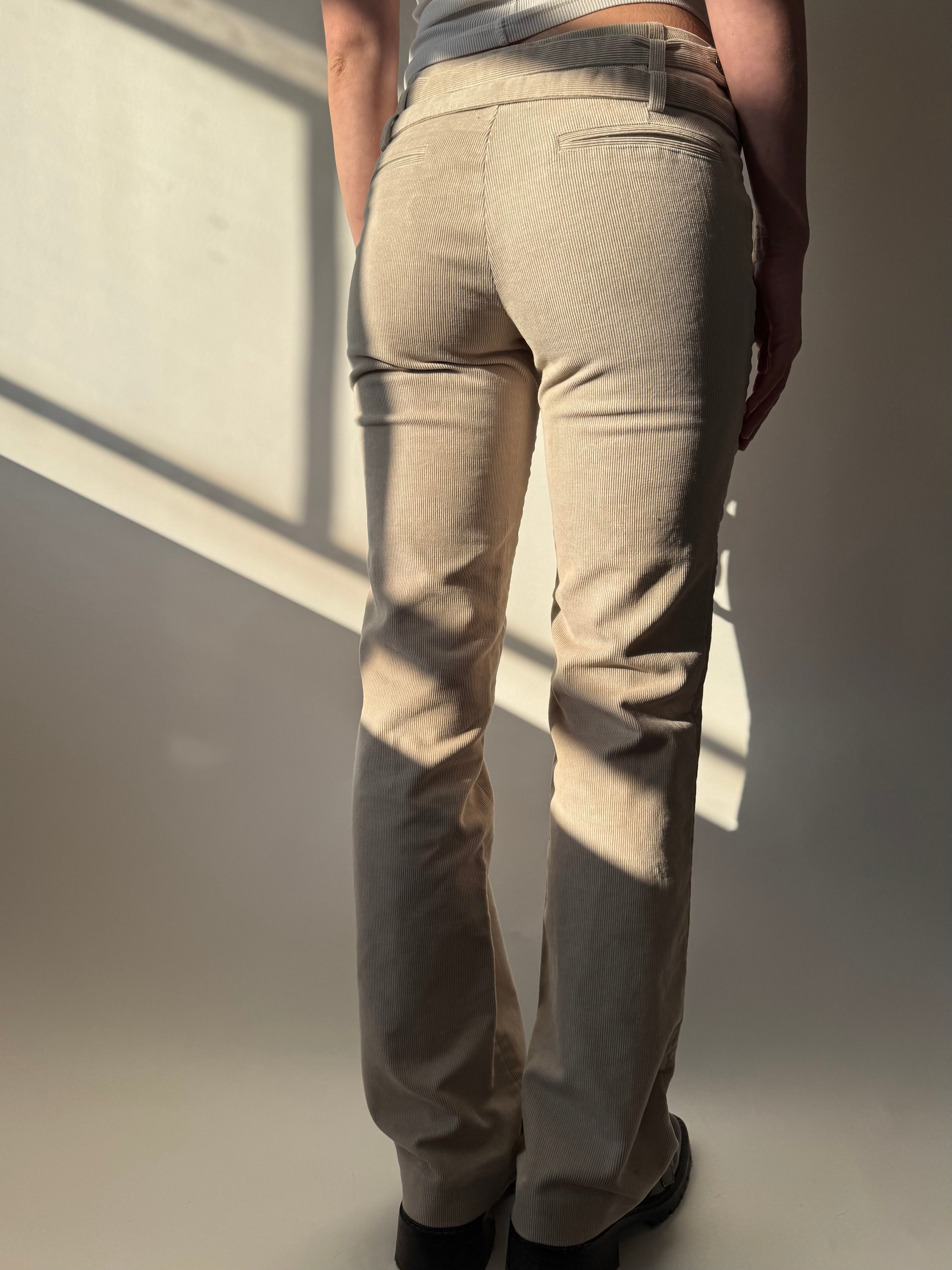 מכנסי קורדרוי בגזרה מתרחבת (34)