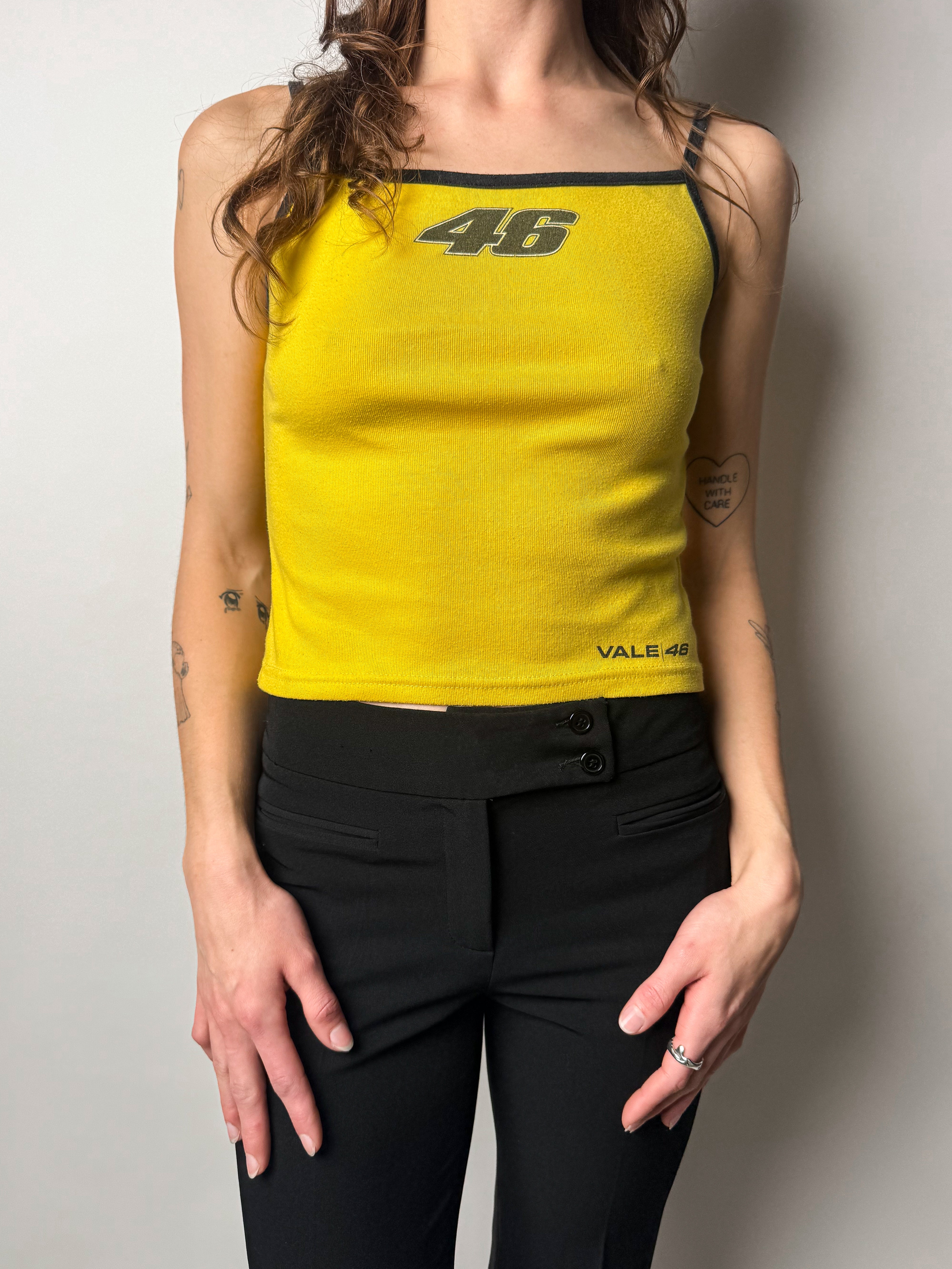 גופיה צהובה בהדפס (M)