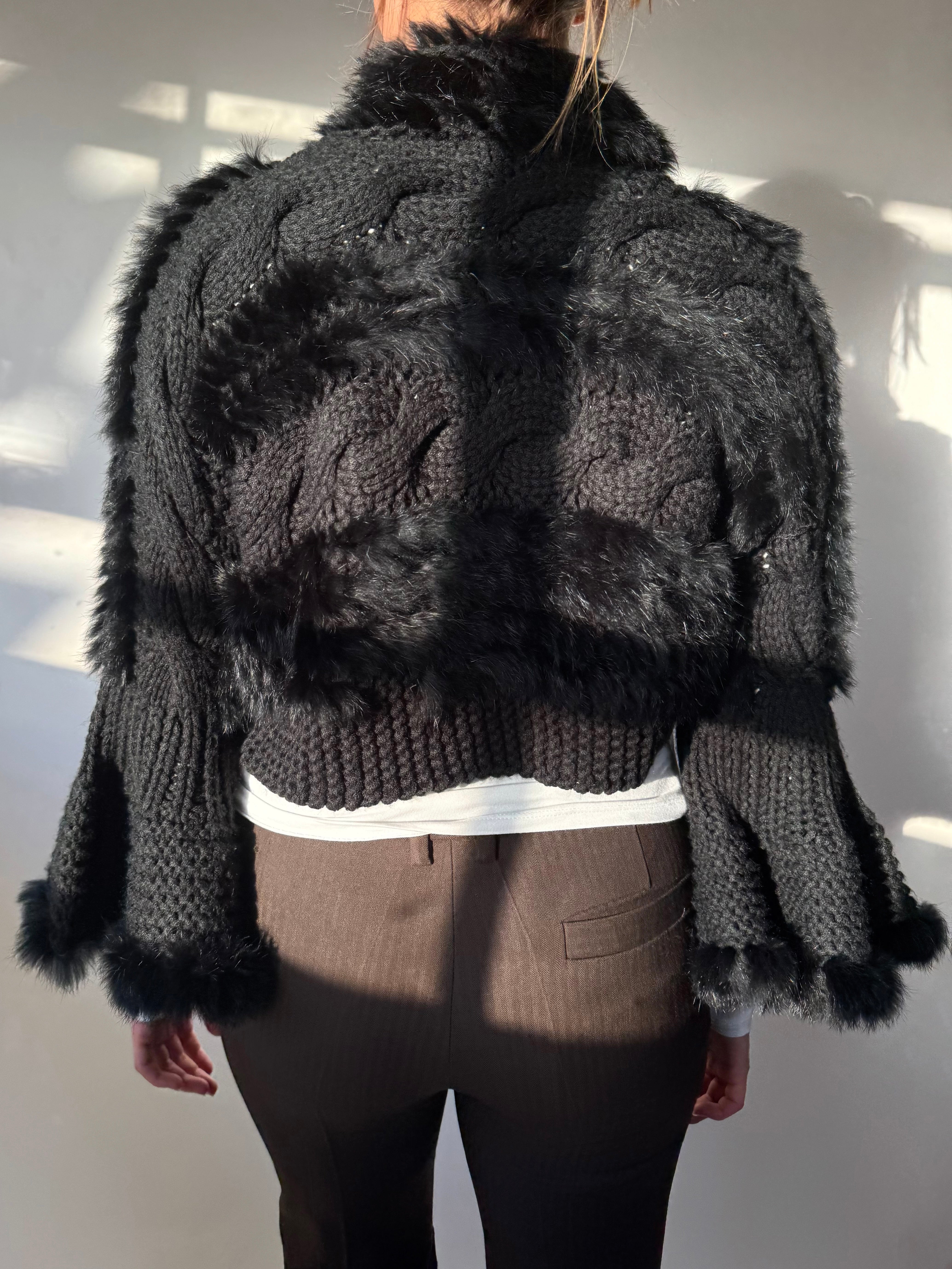 עליונית סרוגה בשילוב פרוות ארנב (M)