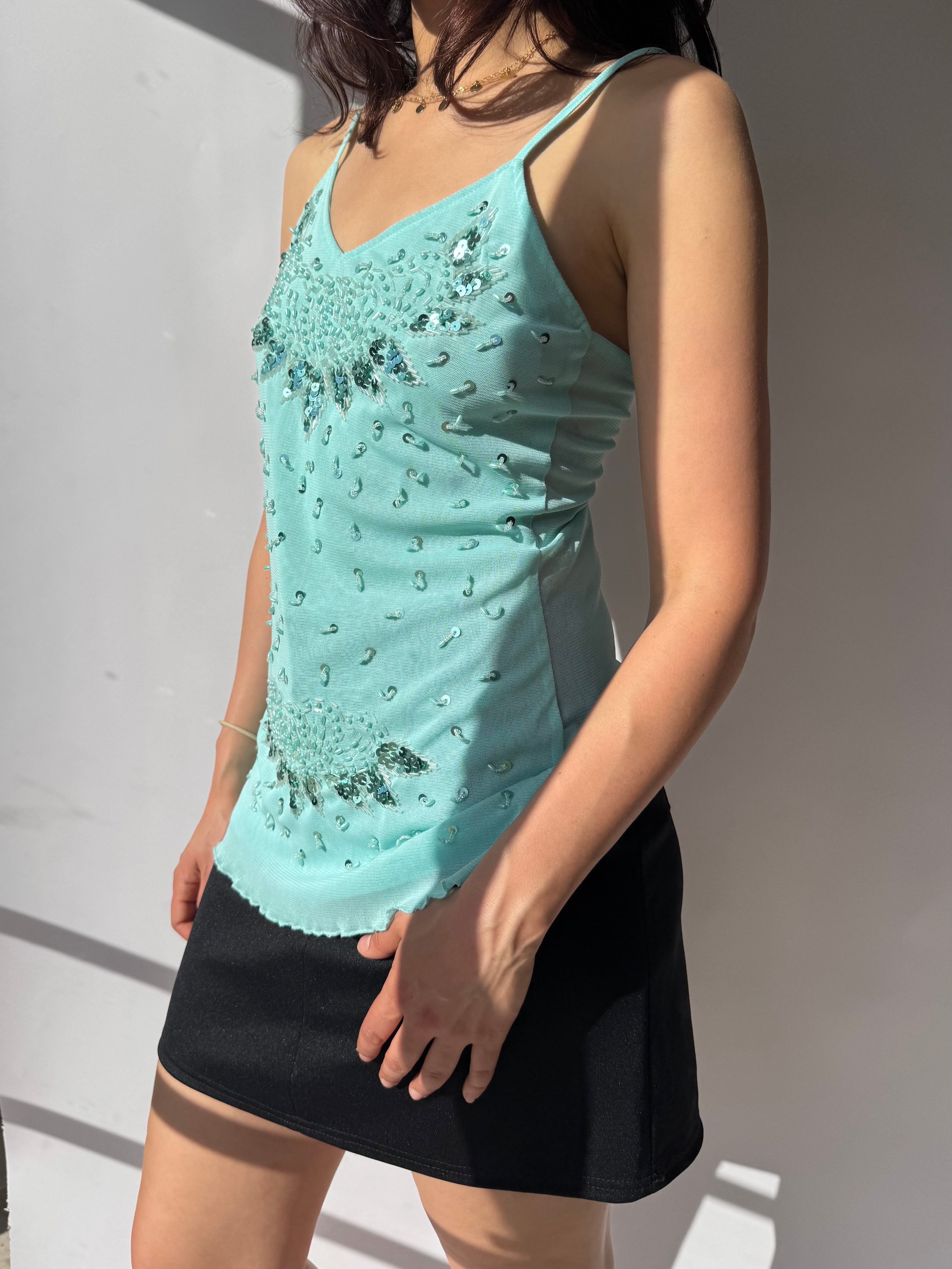 גופיה תכלת בשילוב חרוזים (M)