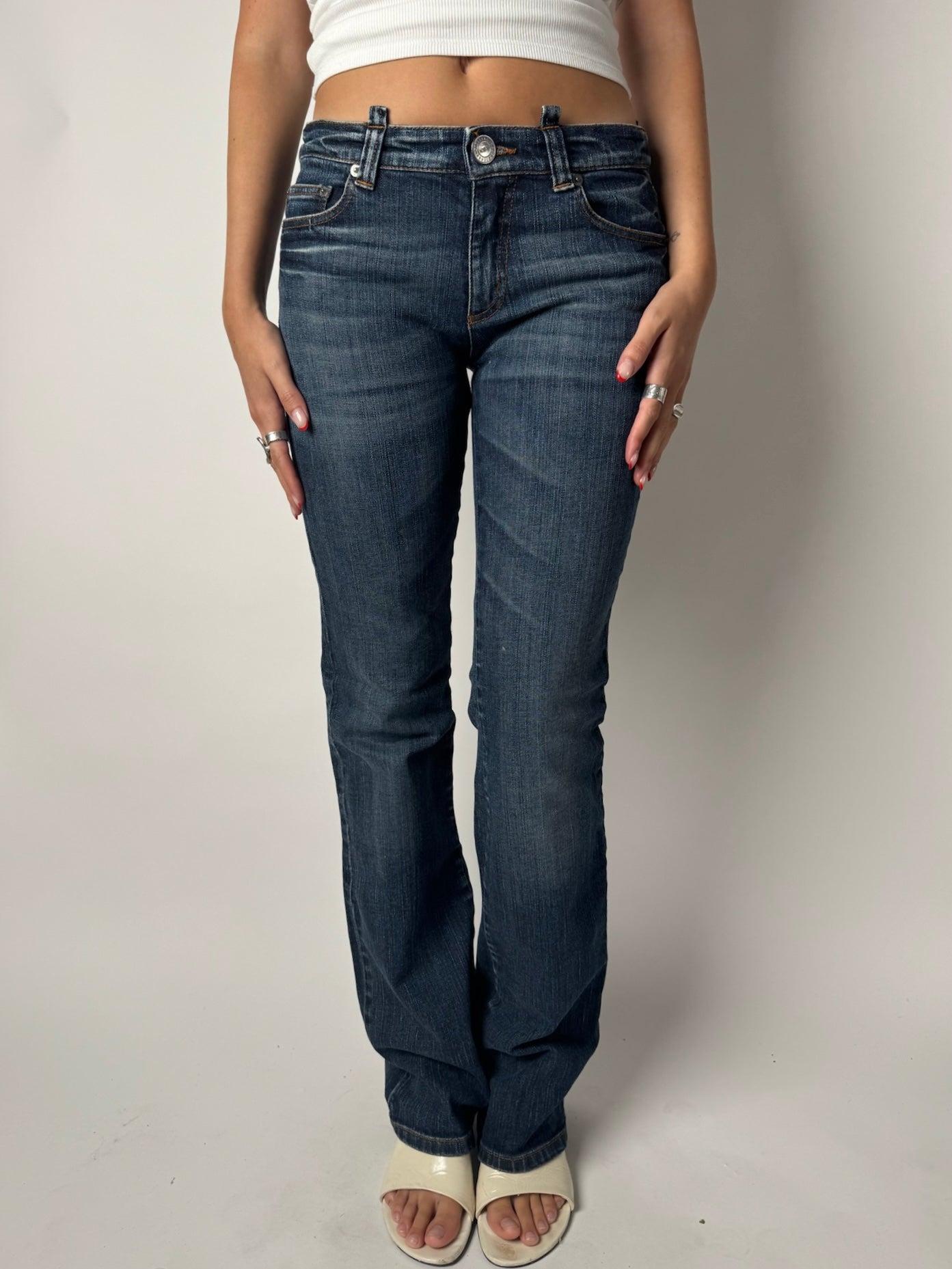 ג׳ינס כהה בגזרה נמוכה (34)