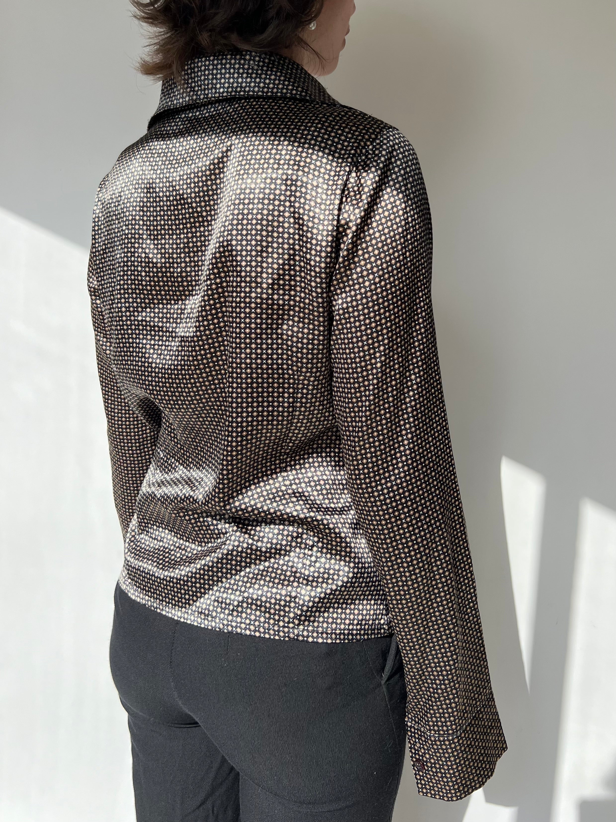 חולצה מכופתרת מבריקה עם כיווצים (S)