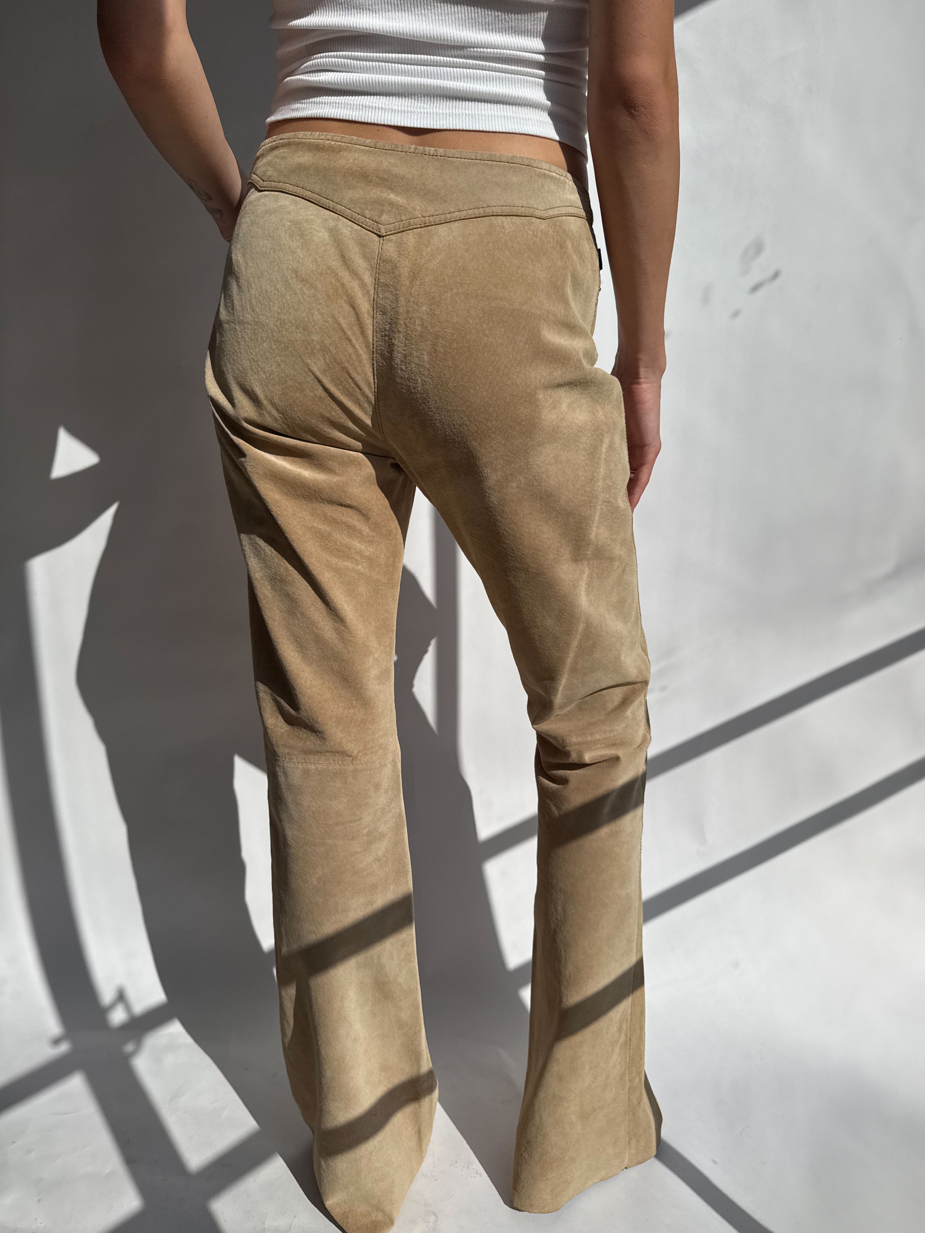 מכנסי זמש בגזרה מתרחבת (36-38)