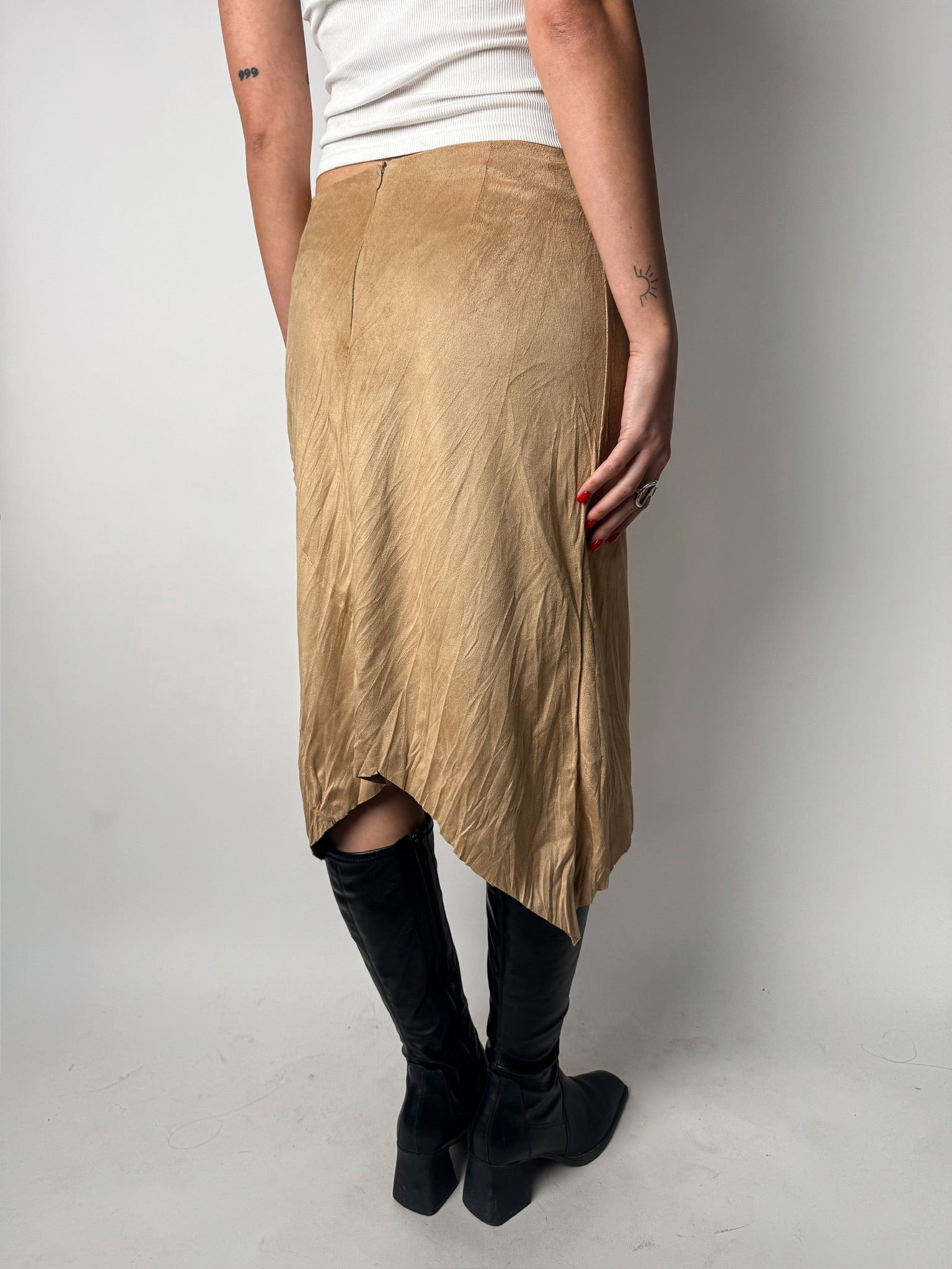 חצאית מידי א-סימטרית בצבע חום בהיר (36)