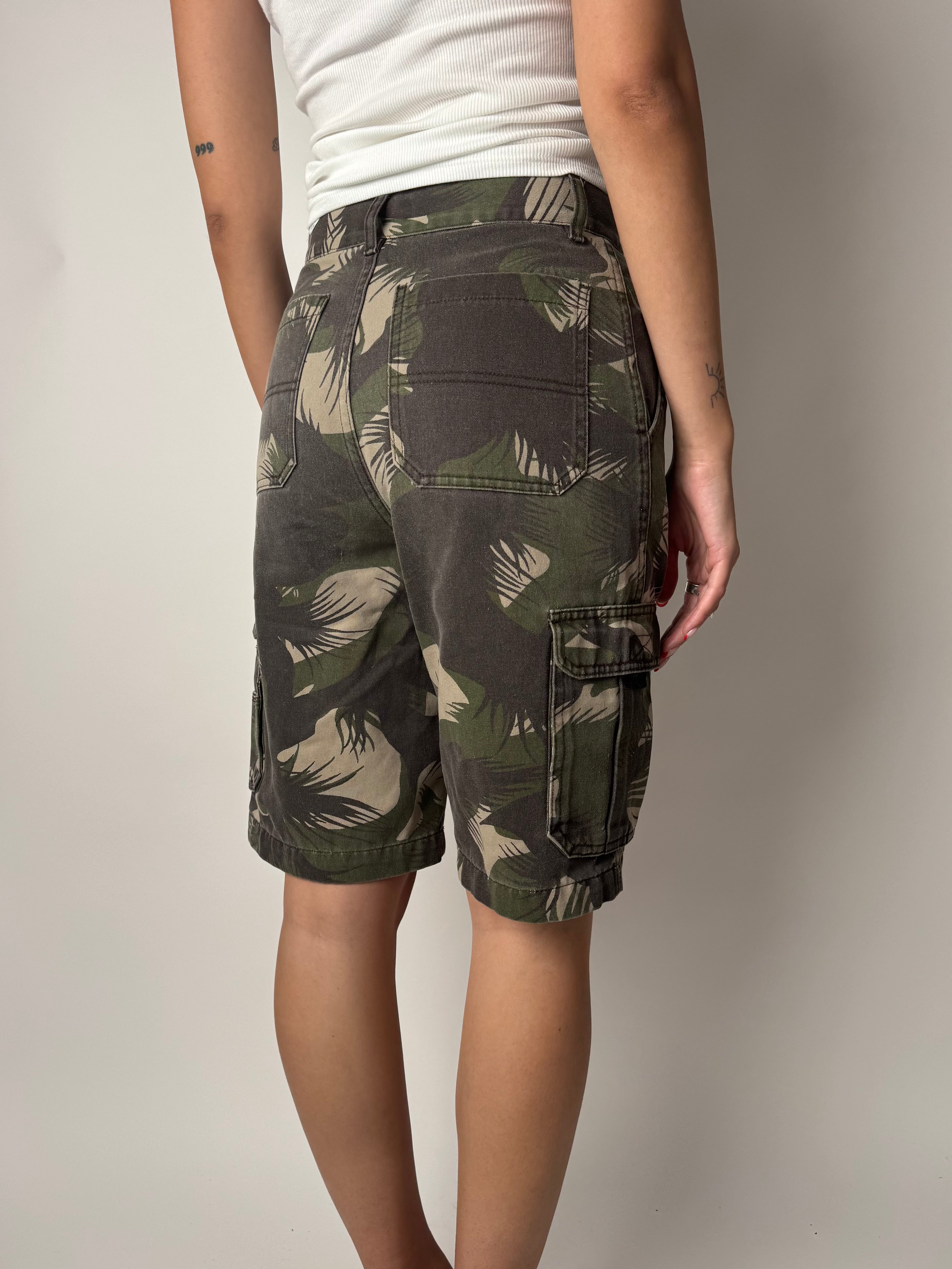 מכנסי ברמודה בהדפס צבאי (36)