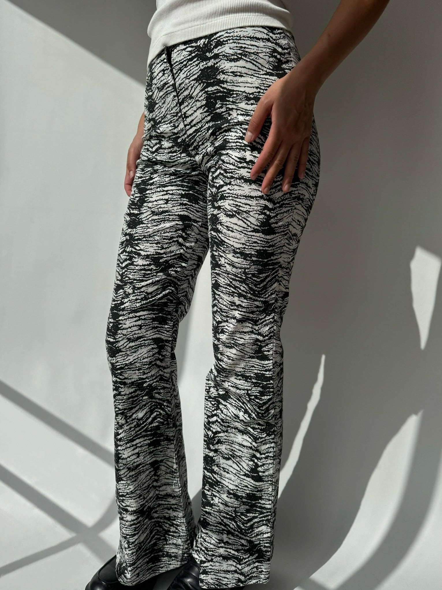 מכנסיים מתרחבים בהדפס זברה (38)