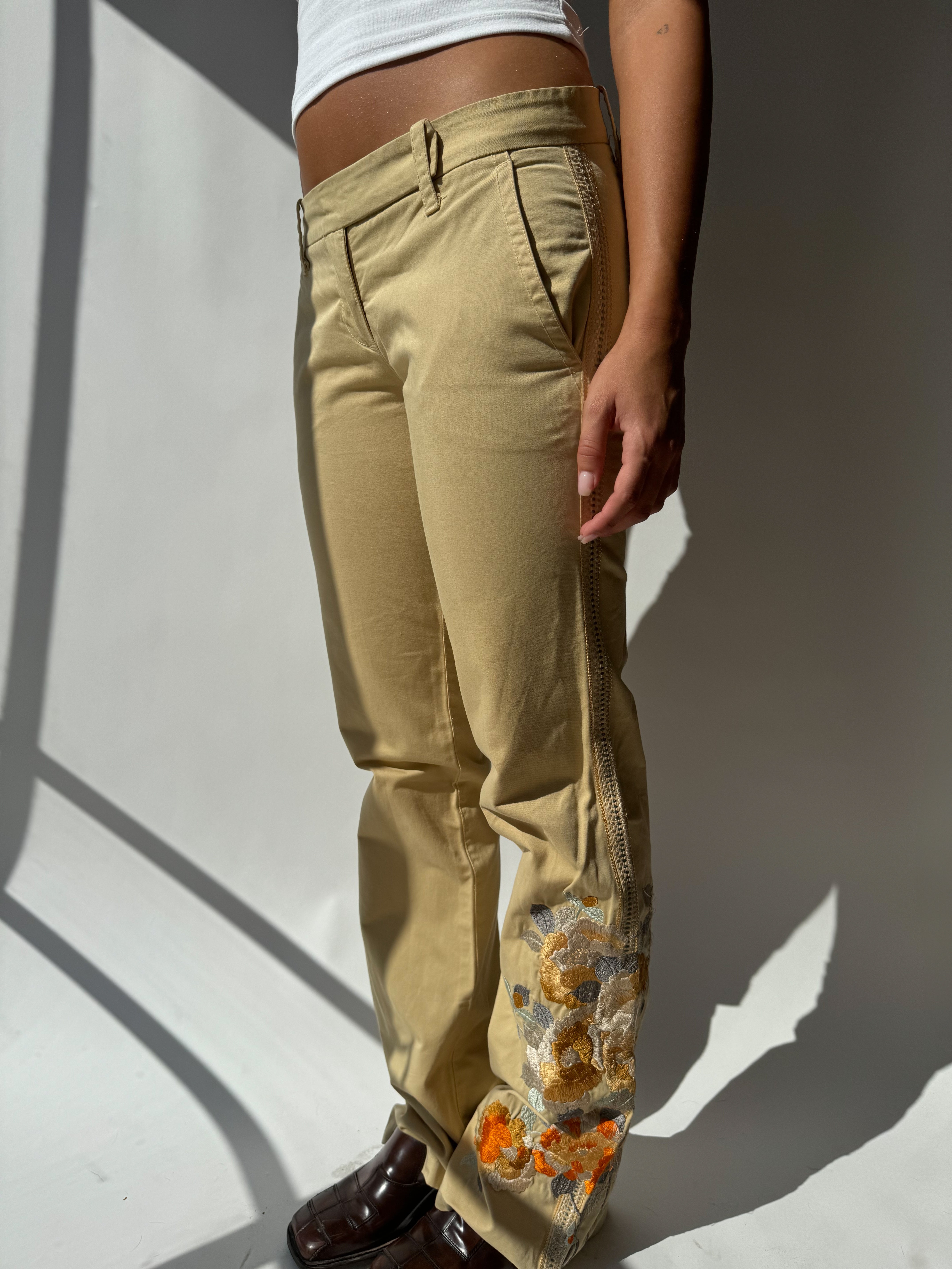 מכנסיים מתרחבים בשילוב רקמה (38)