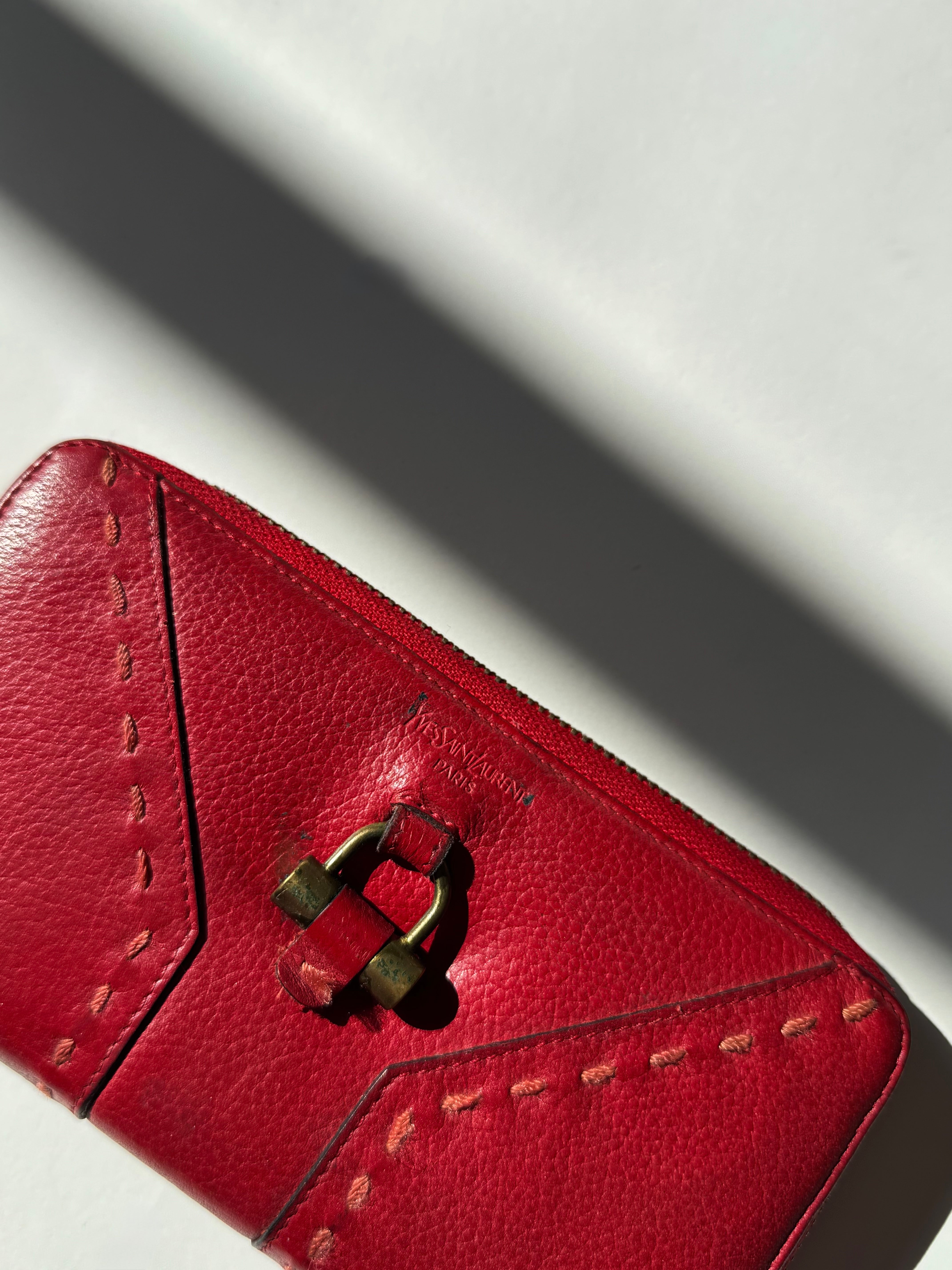 ארנק עור אדום Yves Saint Laurent